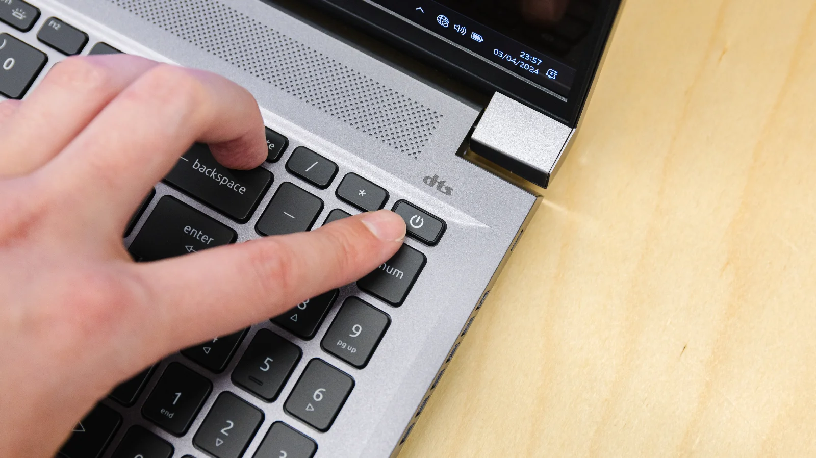 Đánh giá Acer Swift X 16 OLED (SFX16-61G) – Laptop hiệu năng mạnh mẽ với màn hình OLED 16 inch, lựa chọn đỉnh cao cho sáng tạo và đa nhiệm 23 Acer Swift X 16 OLED SFX16 61G.12