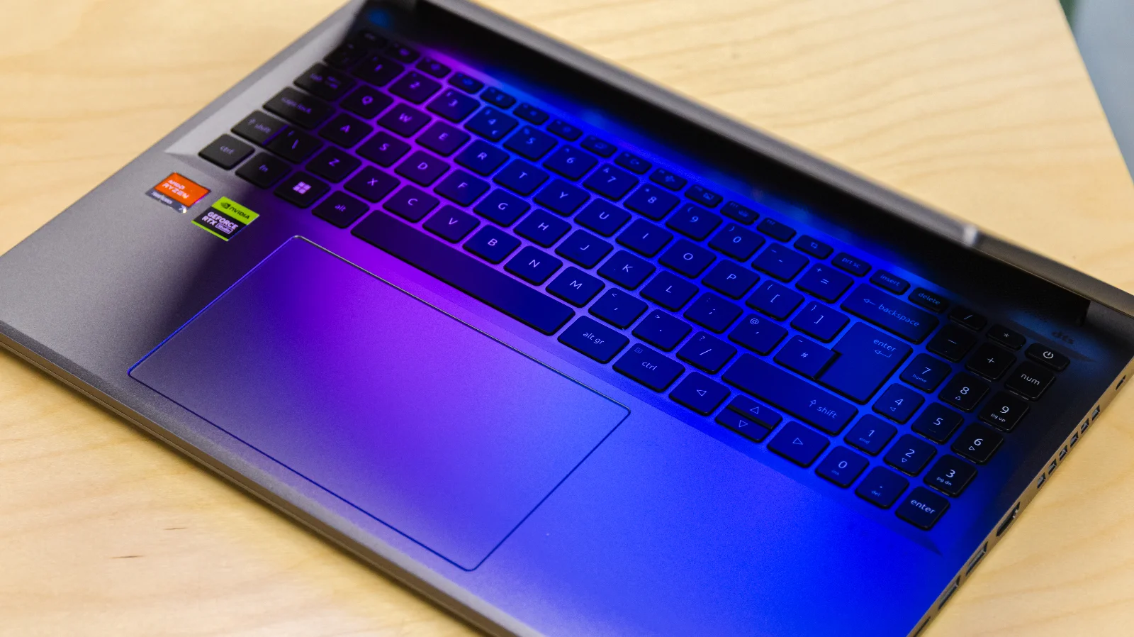 Đánh giá Acer Swift X 16 OLED (SFX16-61G) – Laptop hiệu năng mạnh mẽ với màn hình OLED 16 inch, lựa chọn đỉnh cao cho sáng tạo và đa nhiệm 21 Acer Swift X 16 OLED SFX16 61G.16