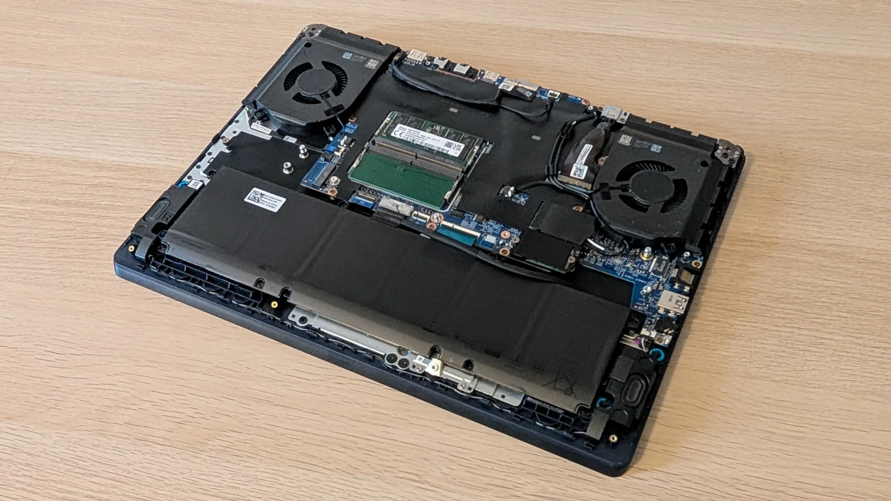 Đánh giá Alienware 16X Aurora – Cỗ máy chiến game mạnh mẽ với GPU RTX, tản nhiệt tối ưu và trải nghiệm cao cấp 19 Alienware 16X Aurora.12