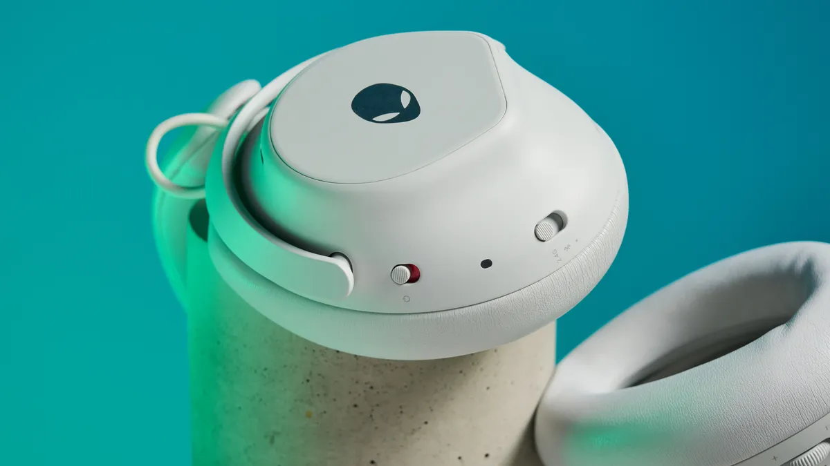 Alienware Pro Wireless Gaming Headset: Chất âm mạnh mẽ, thiết kế đậm chất Gaming 26 Alienware Pro Wireless Gaming Headset 10