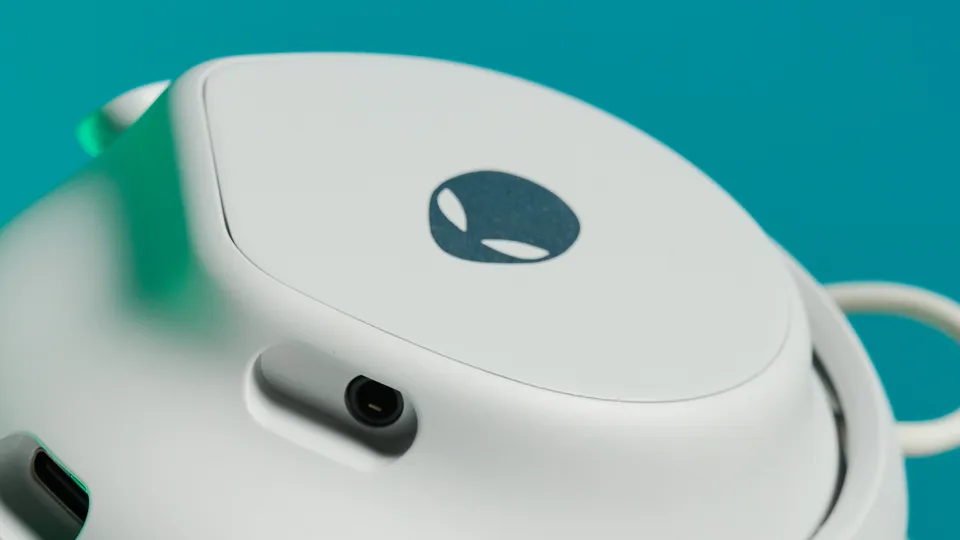 Alienware Pro Wireless Gaming Headset: Chất âm mạnh mẽ, thiết kế đậm chất Gaming 31 Alienware Pro Wireless Gaming Headset 15