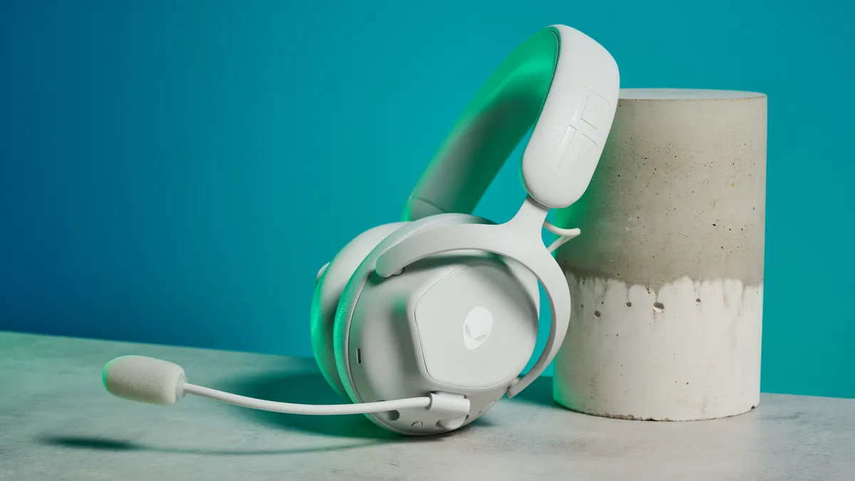 Alienware Pro Wireless Gaming Headset: Chất âm mạnh mẽ, thiết kế đậm chất Gaming 22 Alienware Pro Wireless Gaming Headset 6