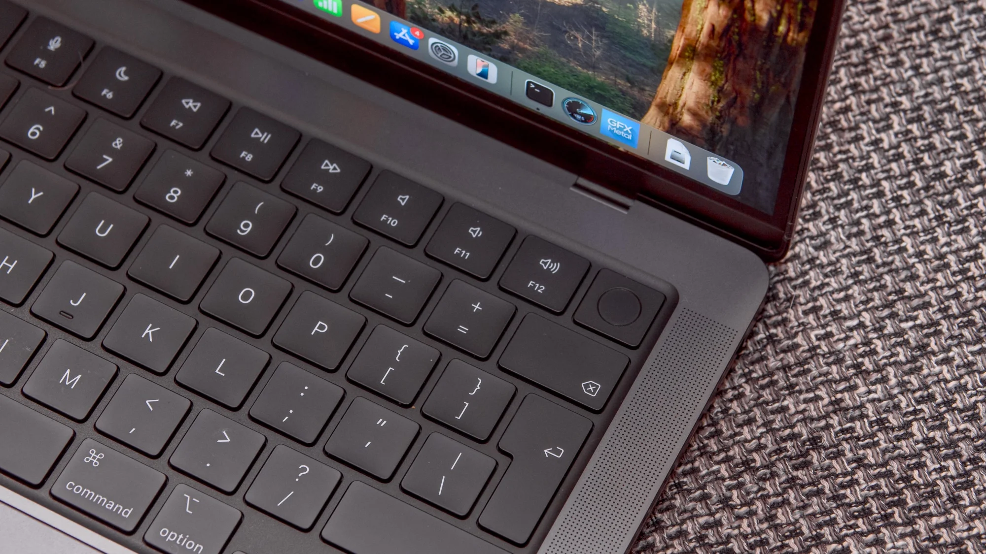 Apple MacBook Pro 14 inch M4.11