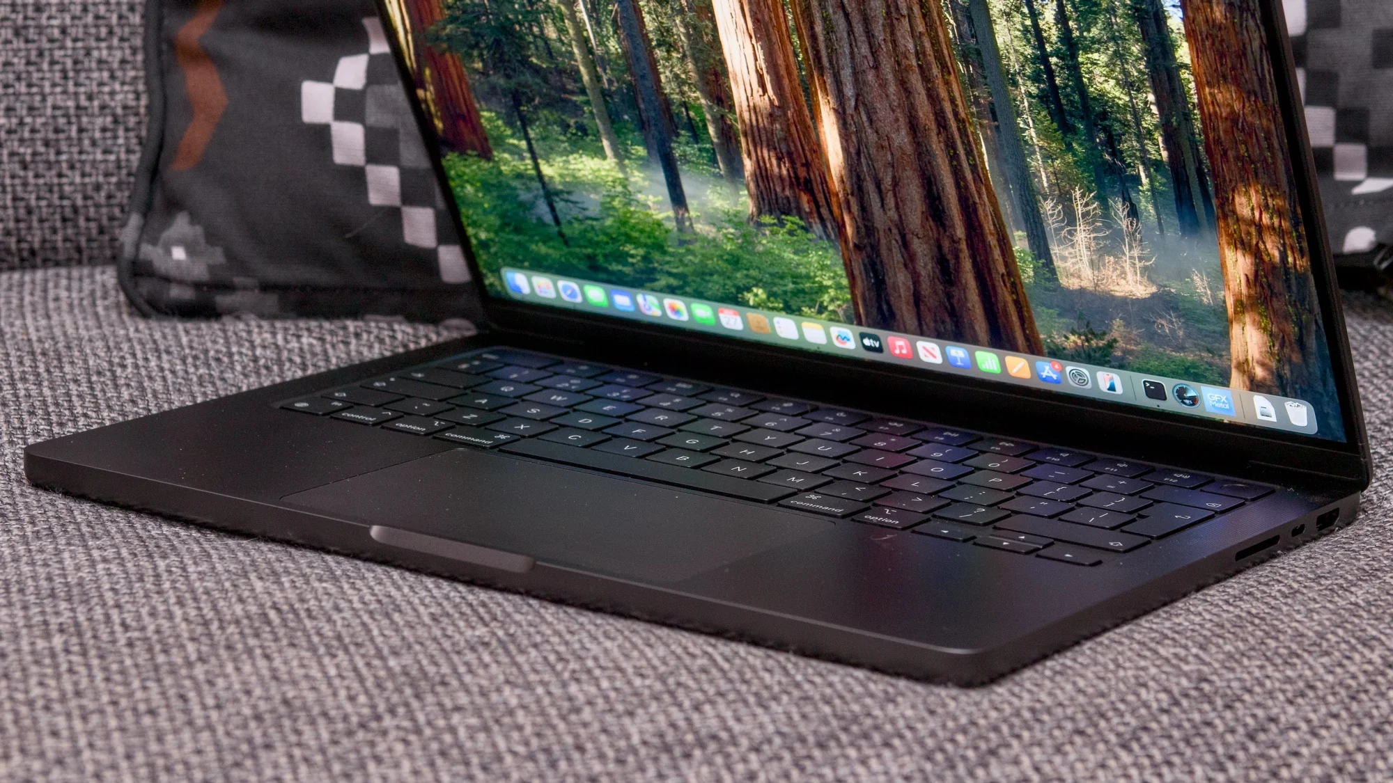 Apple MacBook Pro 14 inch M4.14