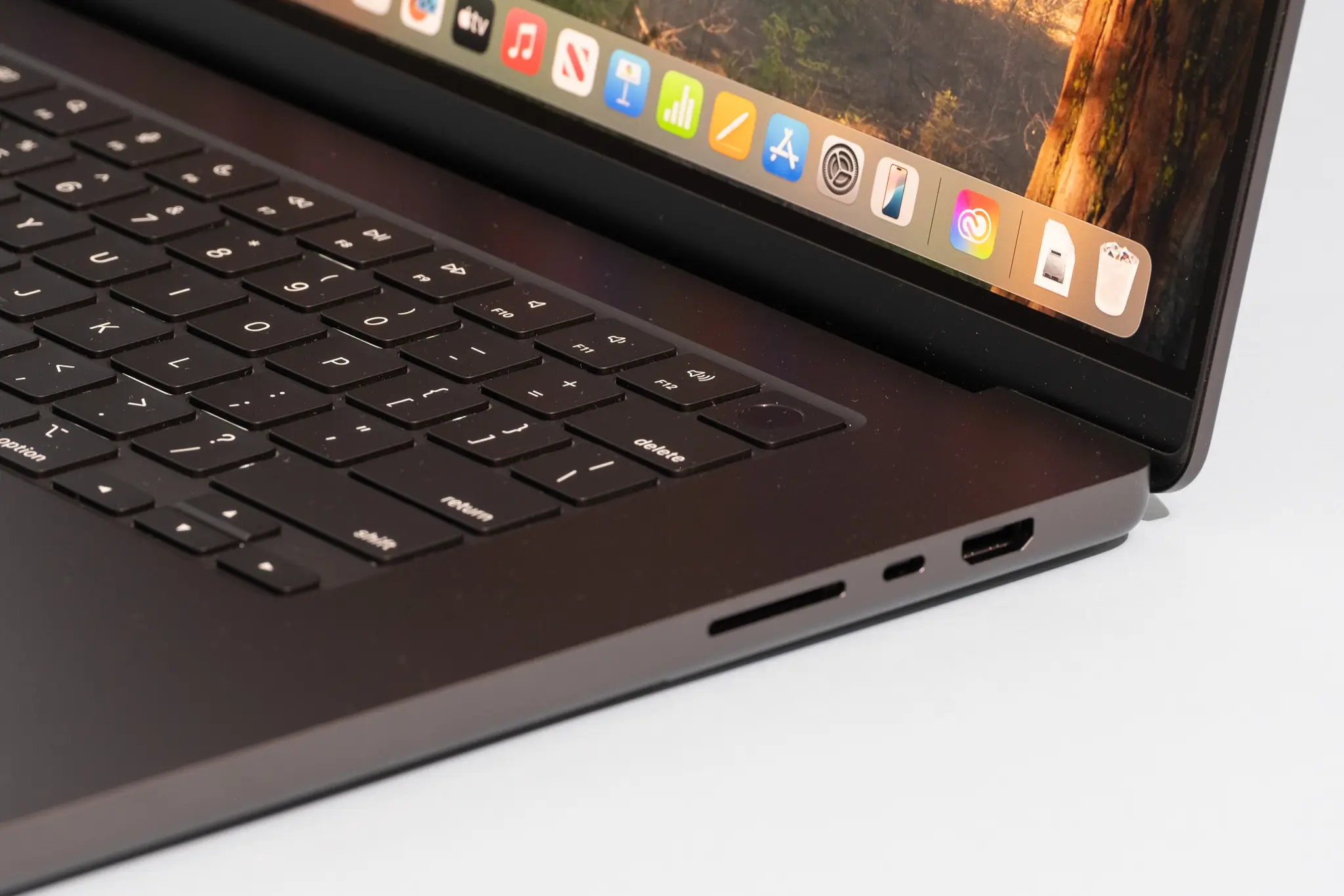 Apple MacBook Pro 16 inch M4 Pro 2024 1