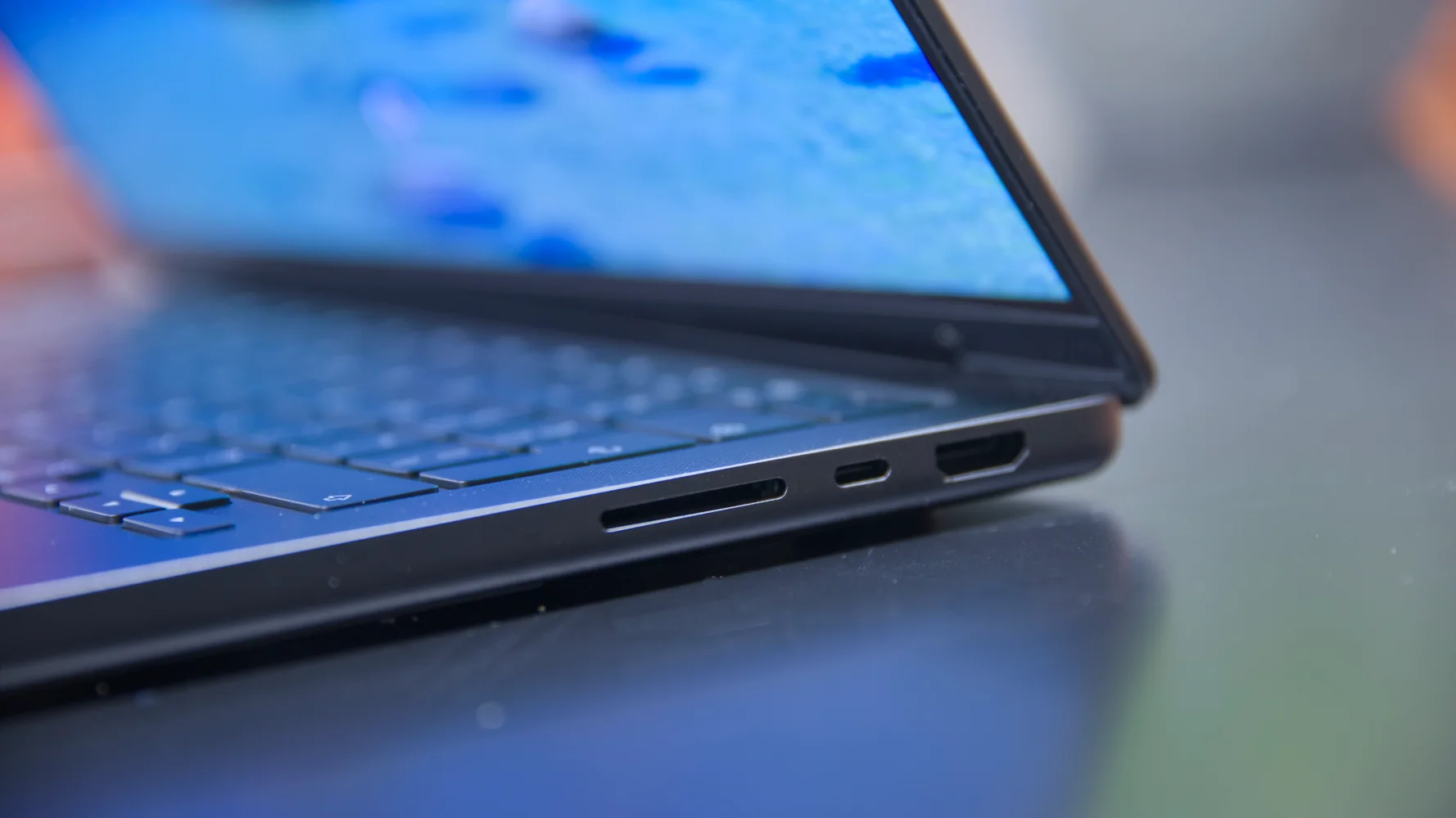 Đánh giá Apple MacBook Pro M5 (2025) – Sức mạnh bứt phá với chip M5, thiết kế đỉnh cao cho sáng tạo và hiệu suất chuyên nghiệp 19 Apple MacBook Pro M5 202510