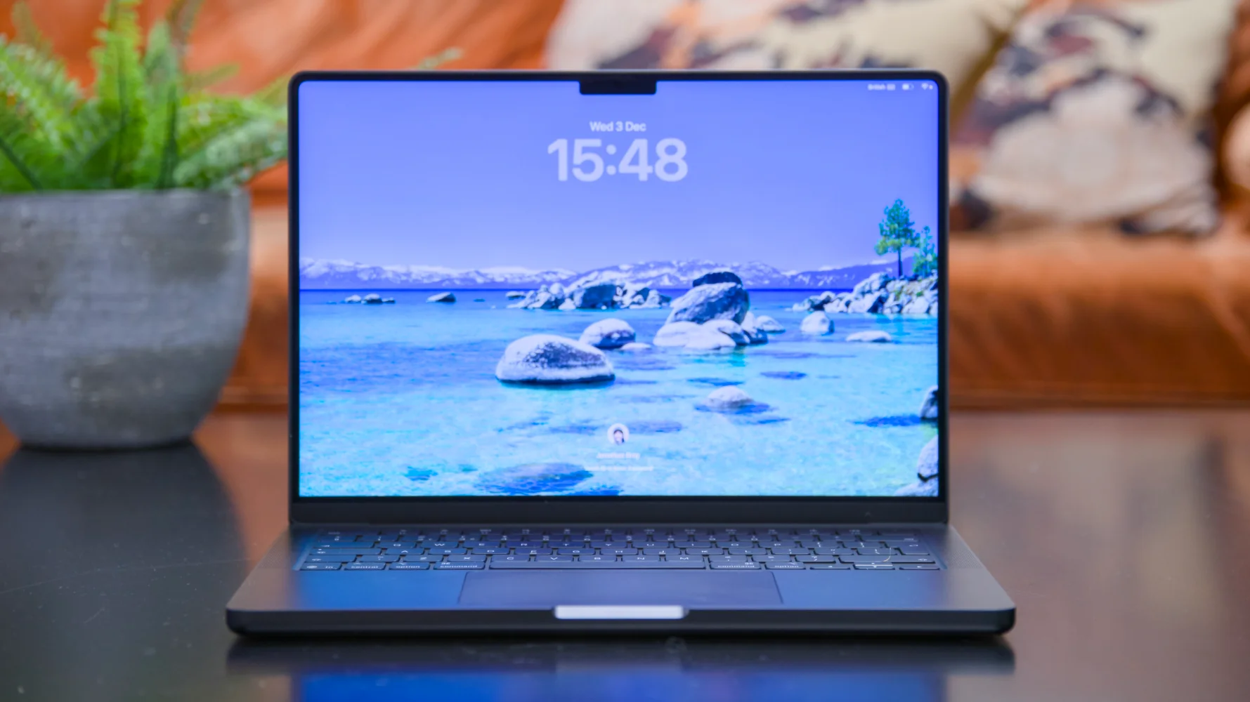 Đánh giá Apple MacBook Pro M5 (2025) – Sức mạnh bứt phá với chip M5, thiết kế đỉnh cao cho sáng tạo và hiệu suất chuyên nghiệp 21 Apple MacBook Pro M5 202511