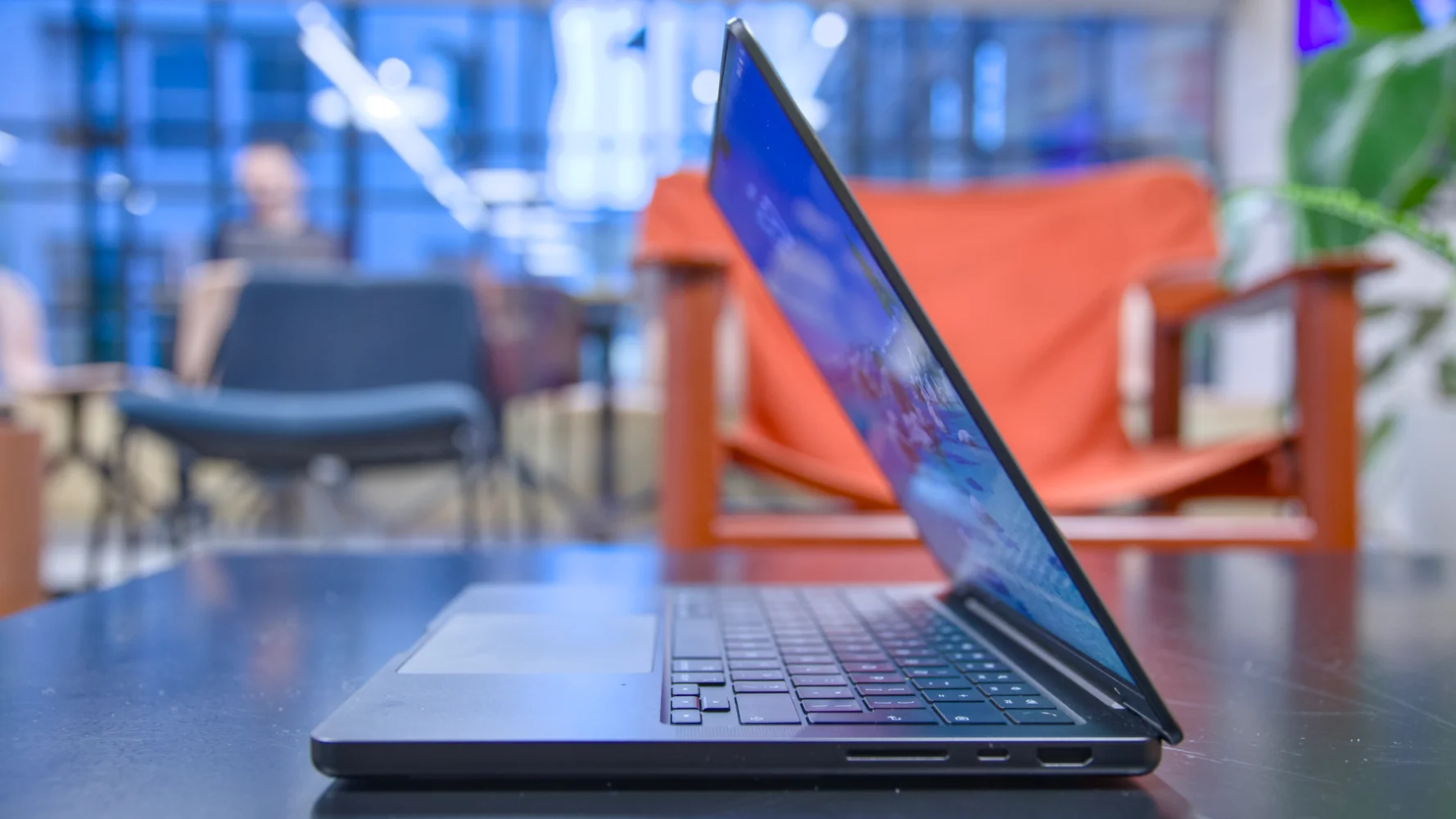 Đánh giá Apple MacBook Pro M5 (2025) – Sức mạnh bứt phá với chip M5, thiết kế đỉnh cao cho sáng tạo và hiệu suất chuyên nghiệp 22 Apple MacBook Pro M5 202513