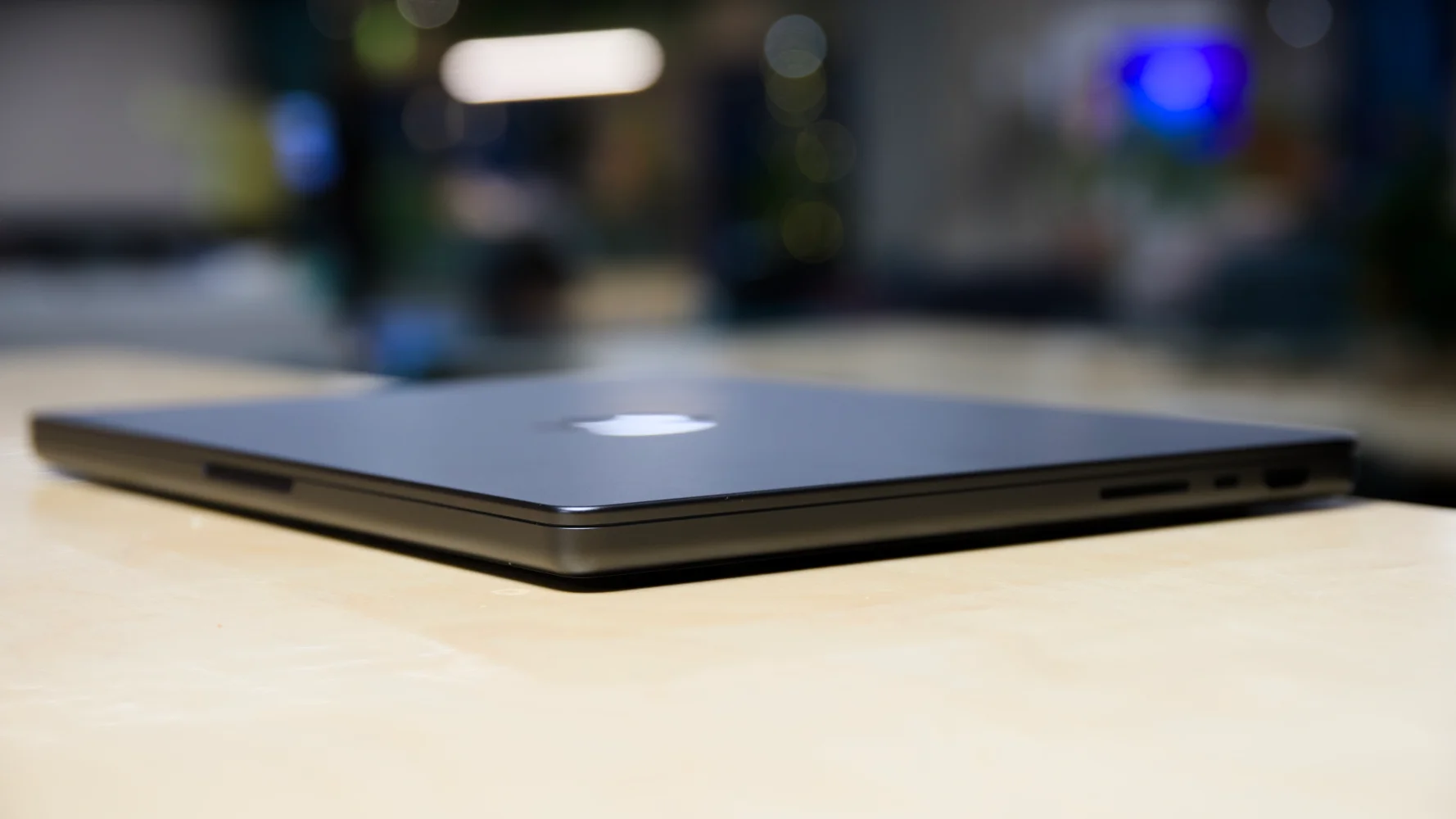 Đánh giá Apple MacBook Pro M5 (2025) – Sức mạnh bứt phá với chip M5, thiết kế đỉnh cao cho sáng tạo và hiệu suất chuyên nghiệp 17 Apple MacBook Pro M5 20257