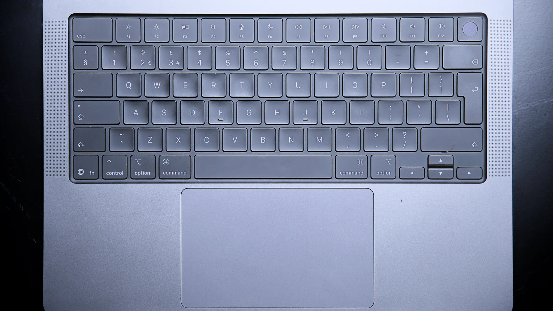 Đánh giá Apple MacBook Pro M5 (2025) – Sức mạnh bứt phá với chip M5, thiết kế đỉnh cao cho sáng tạo và hiệu suất chuyên nghiệp 20 Apple MacBook Pro M5 20259