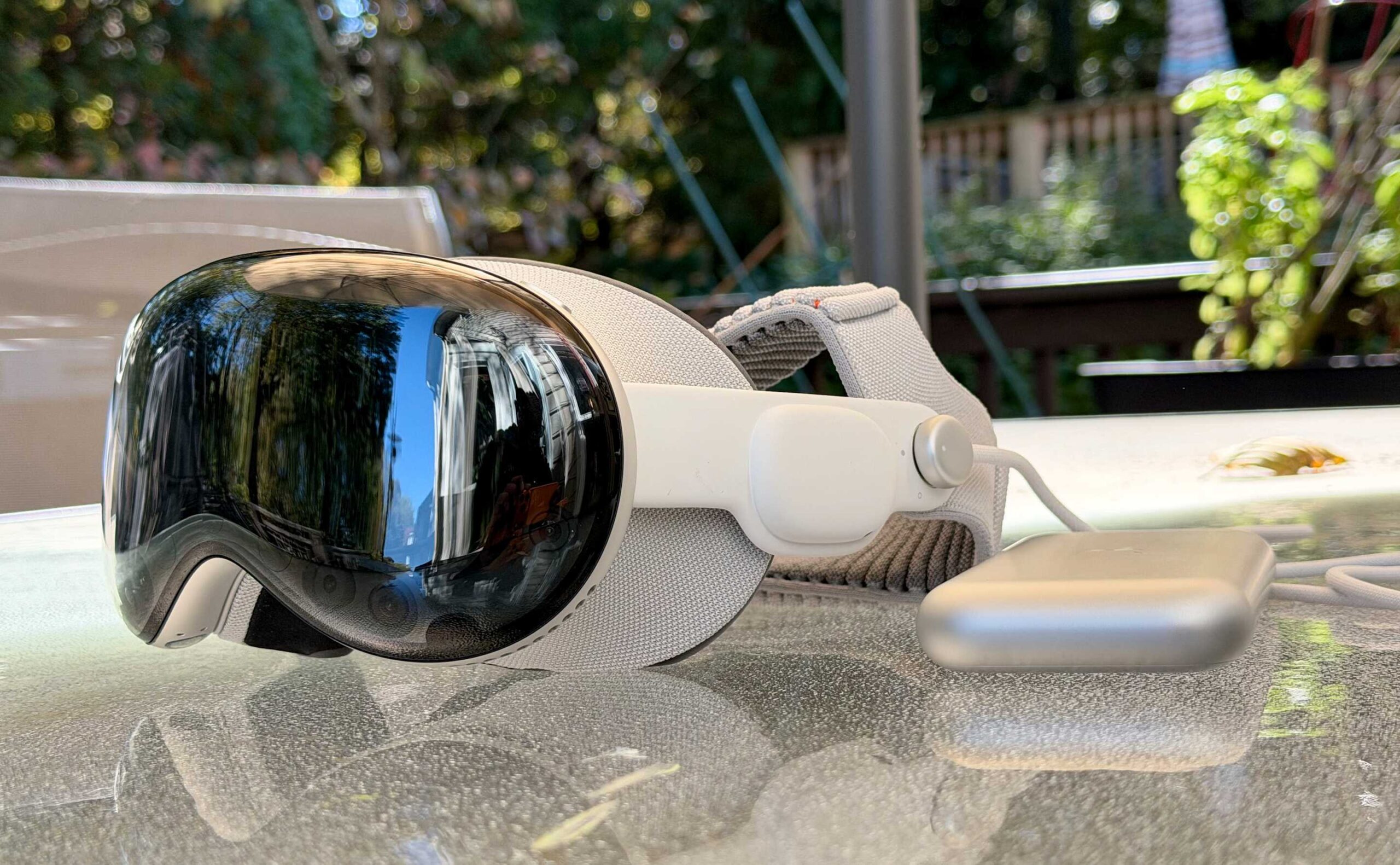 Apple Vision Pro M5 1 scaled