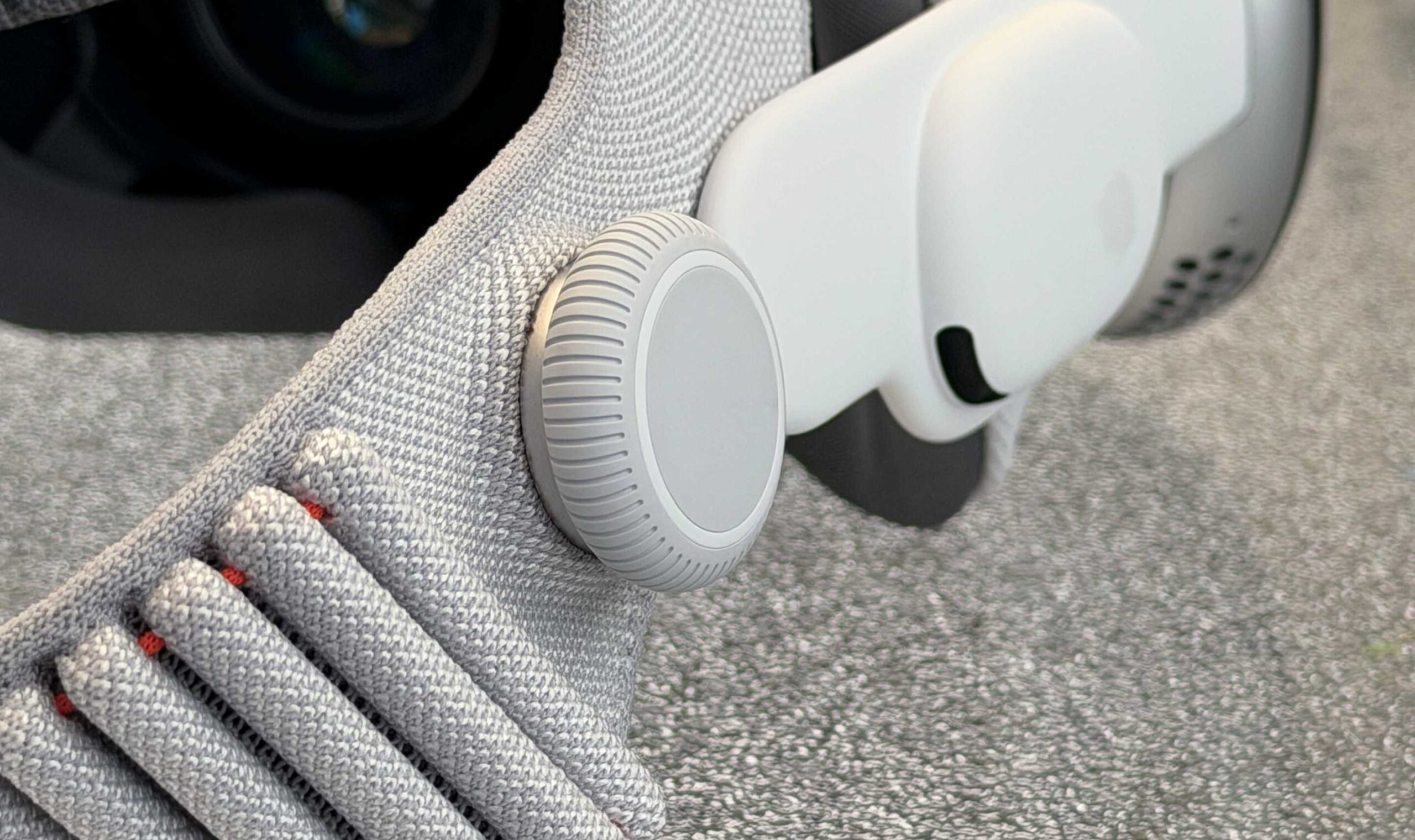 Apple Vision Pro M5 3 scaled