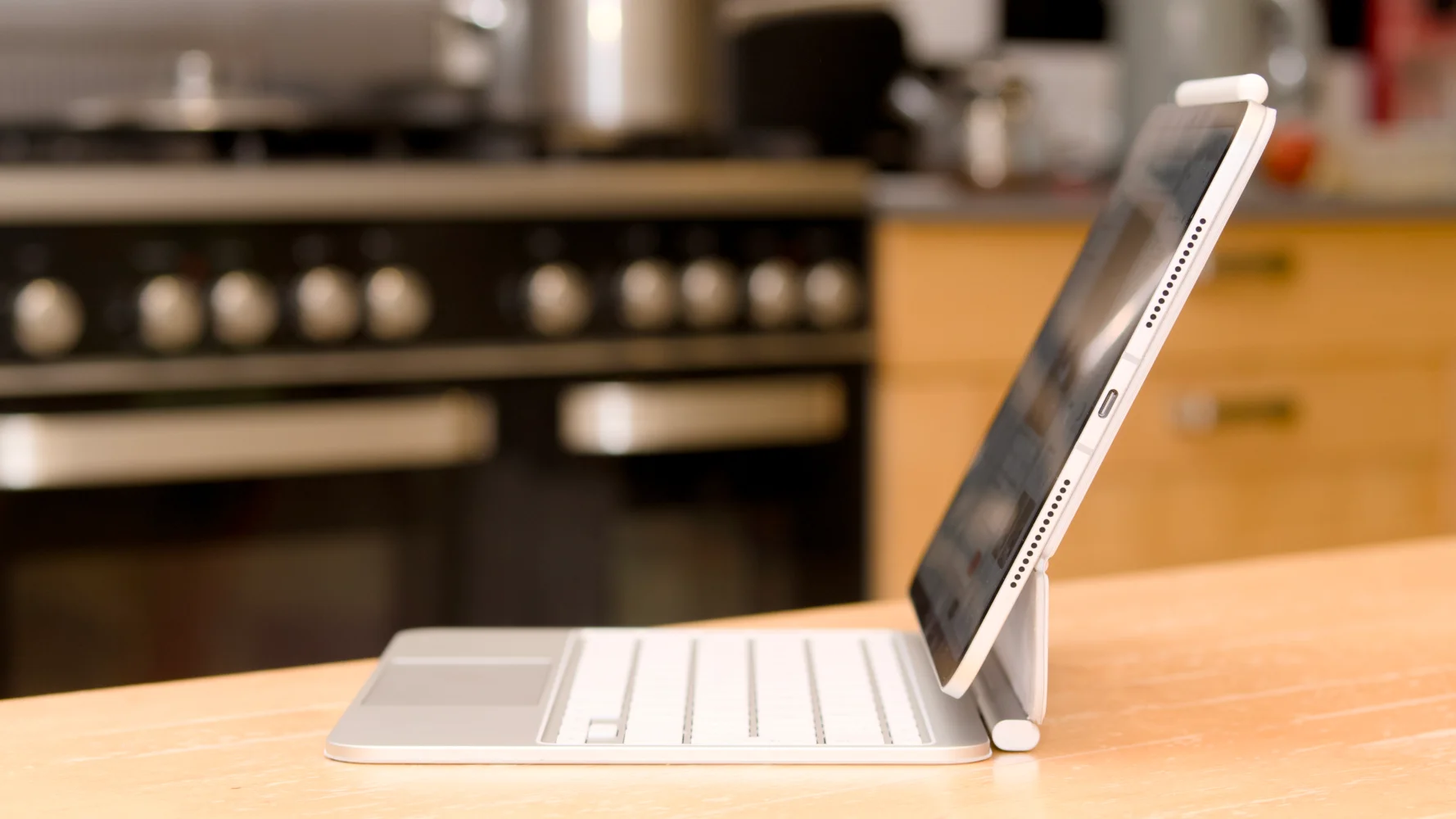 Đánh giá Apple iPad Pro (M5, 2025) – Hiệu năng bứt phá với chip M5, màn hình tuyệt mỹ và trải nghiệm đẳng cấp cho sáng tạo nội dung 17 Apple iPad Pro M5 202512