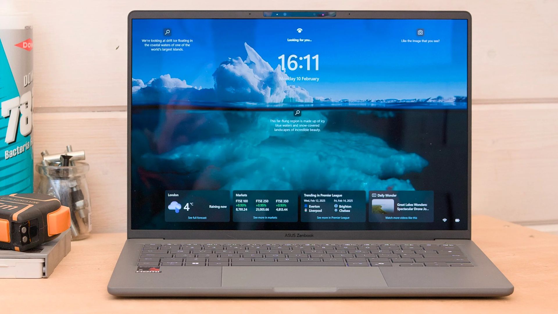 Đánh giá Asus Zenbook A14 – Laptop siêu mỏng nhẹ với hiệu năng vượt trội cho người dùng hiện đại 1 Asus Zenbook A14.1