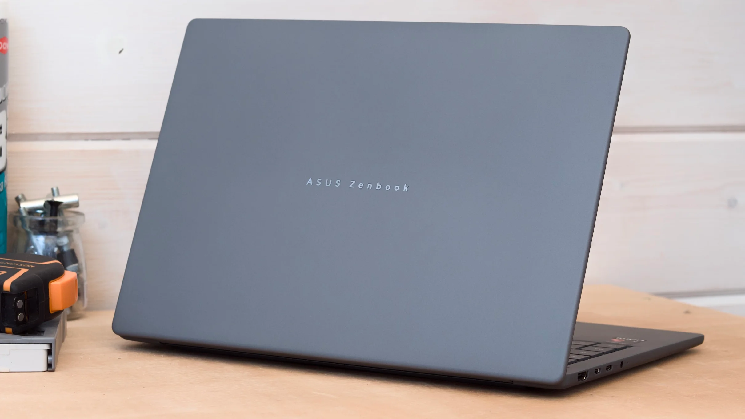 Đánh giá Asus Zenbook A14 – Laptop siêu mỏng nhẹ với hiệu năng vượt trội cho người dùng hiện đại 14 Asus Zenbook A14.12