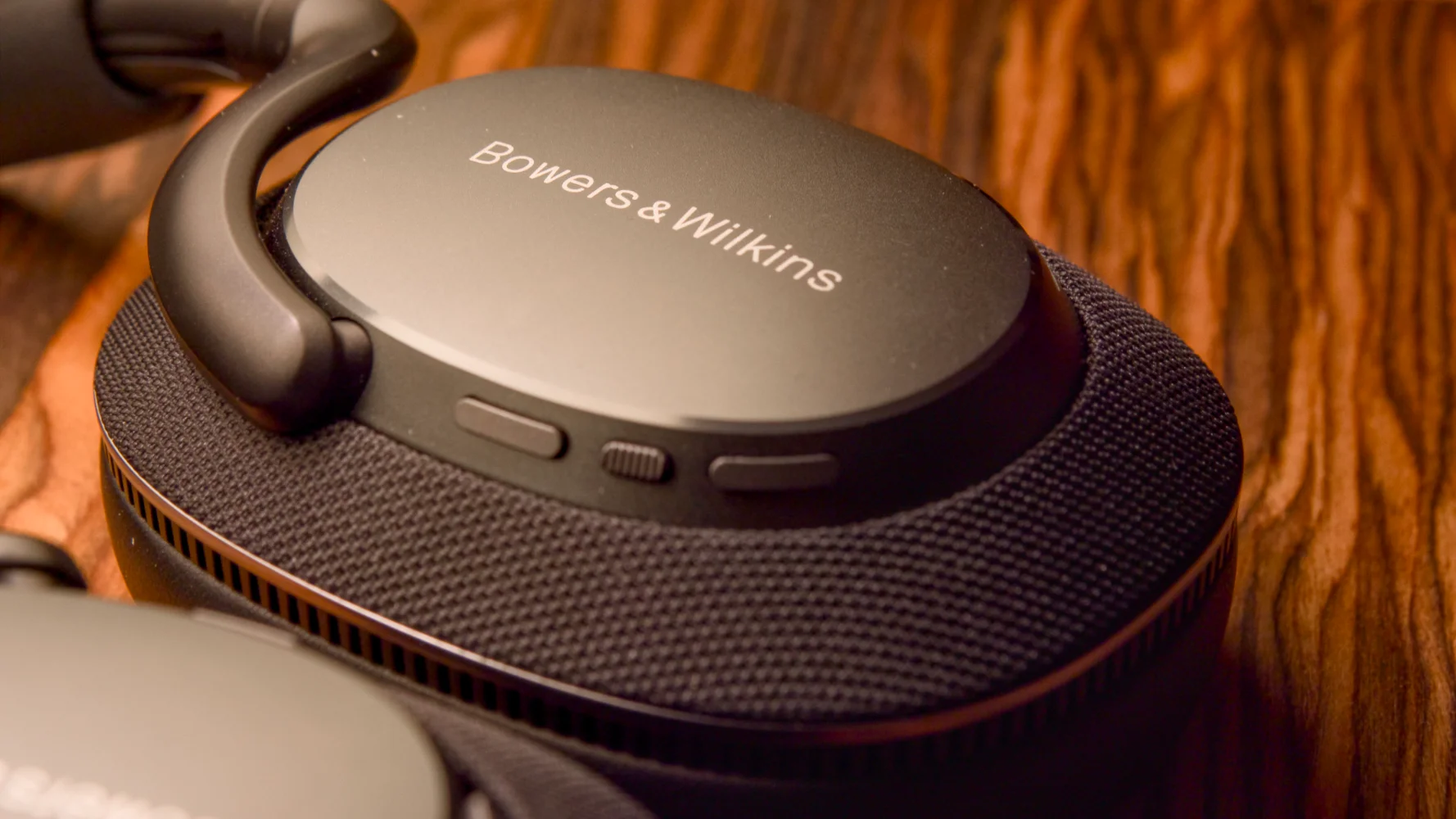 Đánh giá Bowers & Wilkins Px7 S3 – Tai nghe không dây cao cấp với chất âm audiophile và công nghệ chống ồn vượt trội 10 Bowers Wilkins Px7 S3.9