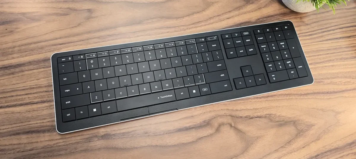 Đánh giá Clevetura CLVX 1 – Bàn phím cảm ứng thông minh với công nghệ điều khiển cử chỉ thế hệ mới 18 Clevetura CLVX 12.jpg e1765441090142