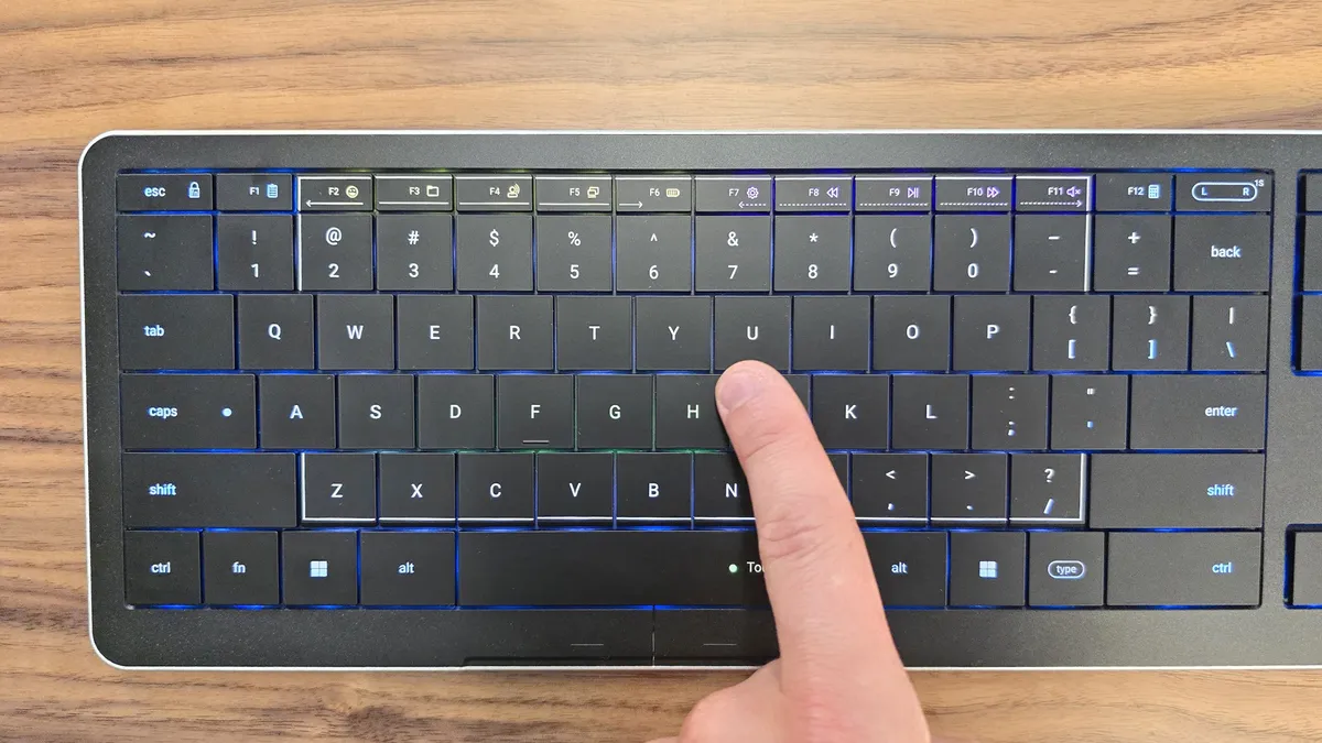 Đánh giá Clevetura CLVX 1 – Bàn phím cảm ứng thông minh với công nghệ điều khiển cử chỉ thế hệ mới 15 Clevetura CLVX 15.jpg