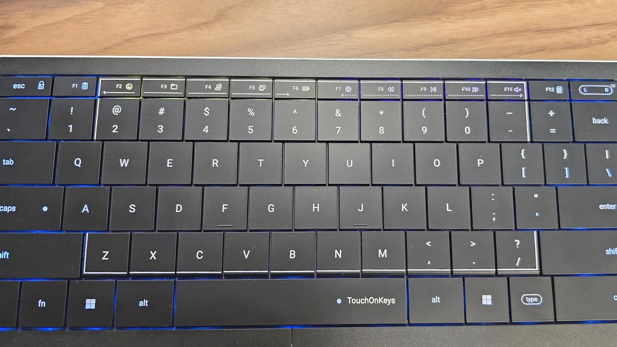 Đánh giá Clevetura CLVX 1 – Bàn phím cảm ứng thông minh với công nghệ điều khiển cử chỉ thế hệ mới 14 Clevetura CLVX 16.jpg