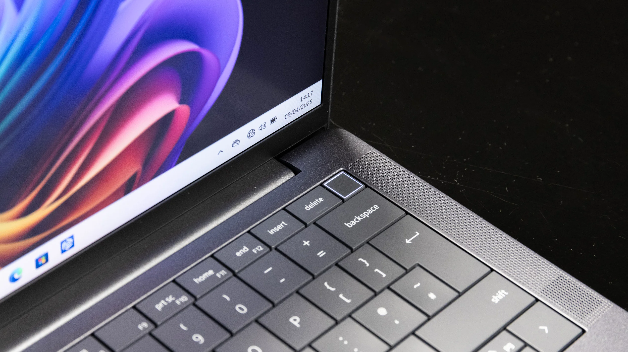 Đánh giá Dell Pro 13 Premium – Laptop doanh nhân siêu nhẹ, hiệu năng bền bỉ và thiết kế cao cấp cho công việc hiện đại 26 Dell Pro 13 Premium12