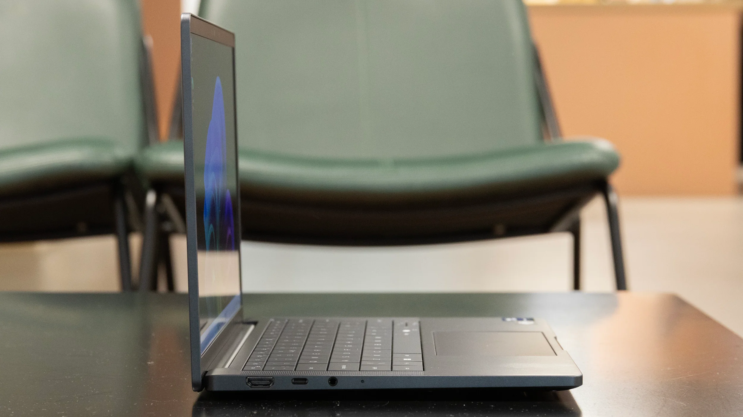 Đánh giá Dell Pro 13 Premium – Laptop doanh nhân siêu nhẹ, hiệu năng bền bỉ và thiết kế cao cấp cho công việc hiện đại 19 Dell Pro 13 Premium13