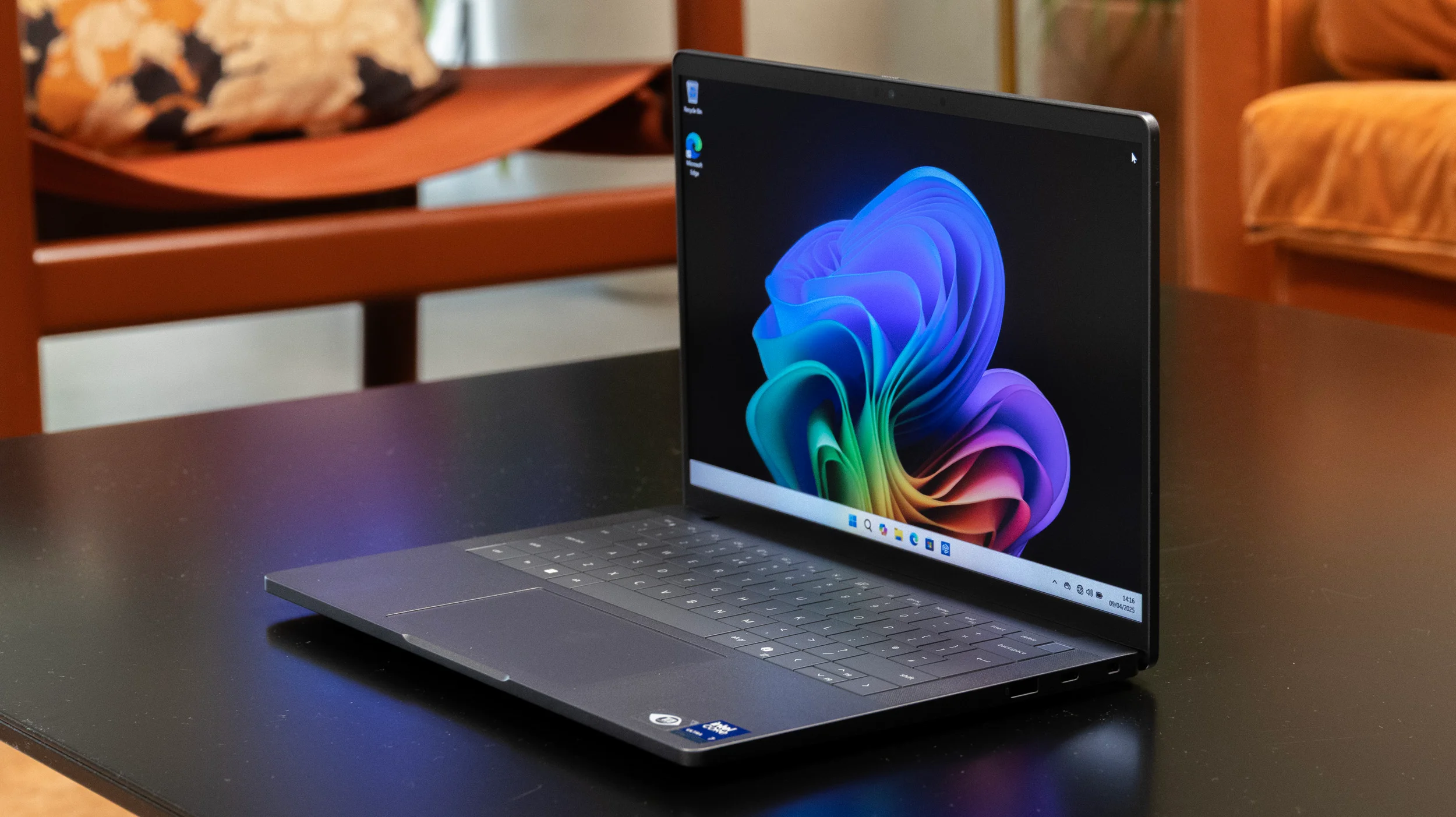 Đánh giá Dell Pro 13 Premium – Laptop doanh nhân siêu nhẹ, hiệu năng bền bỉ và thiết kế cao cấp cho công việc hiện đại 25 Dell Pro 13 Premium15