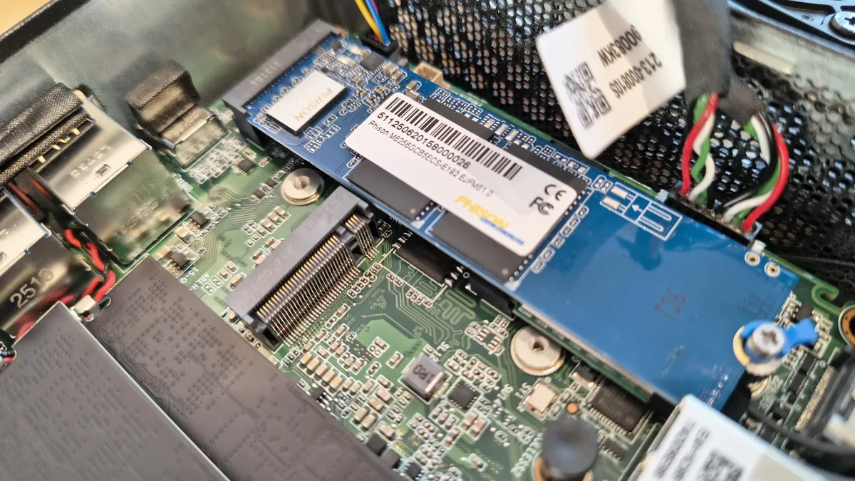 ECS EliteGroup LIVA Z11 Plus 4