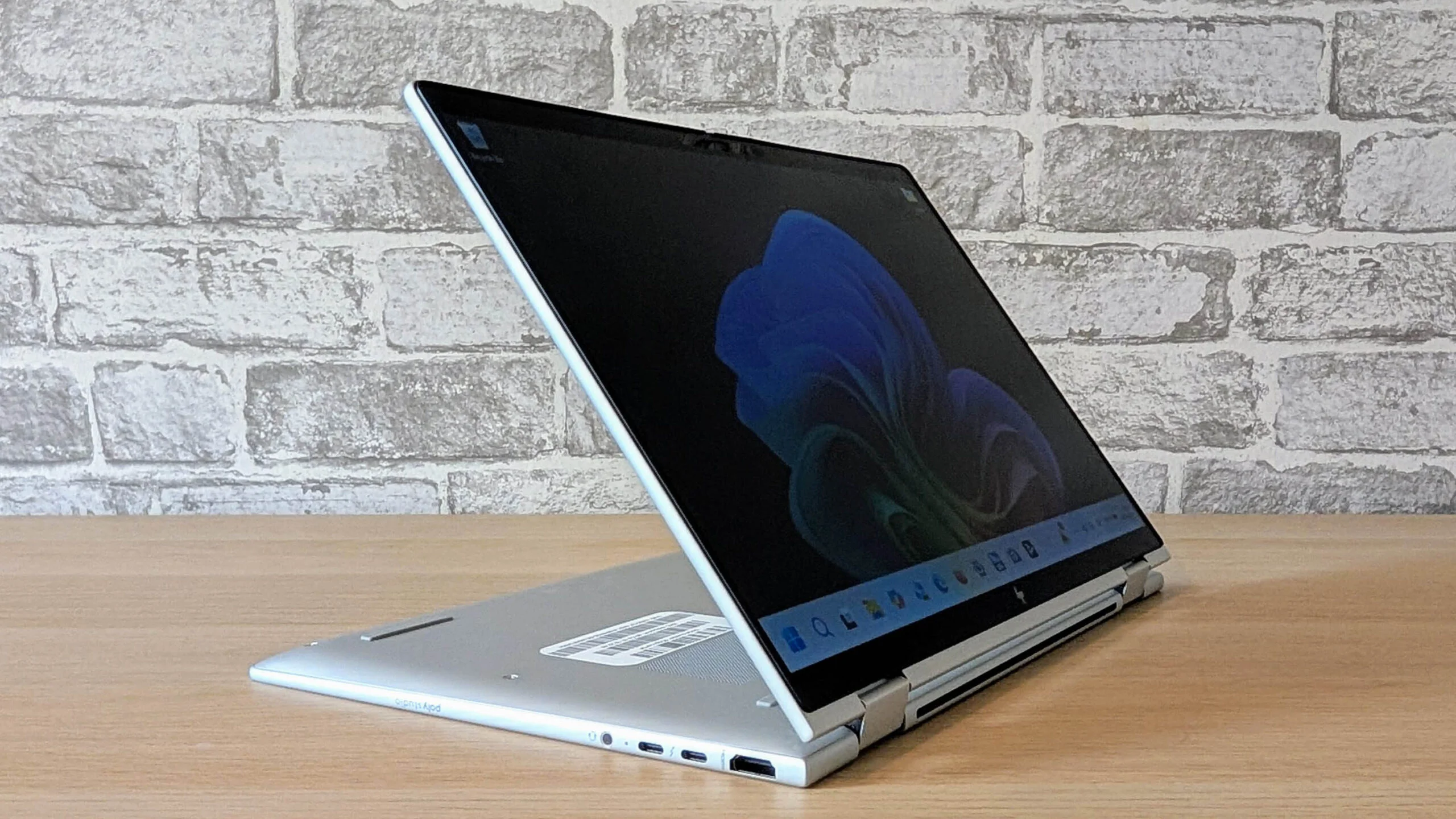 Đánh giá HP EliteBook X Flip G1i – Laptop 2 trong 1 cao cấp, linh hoạt và hiệu năng mạnh mẽ cho công việc chuyên nghiệp 14 HP EliteBook X Flip G1i11