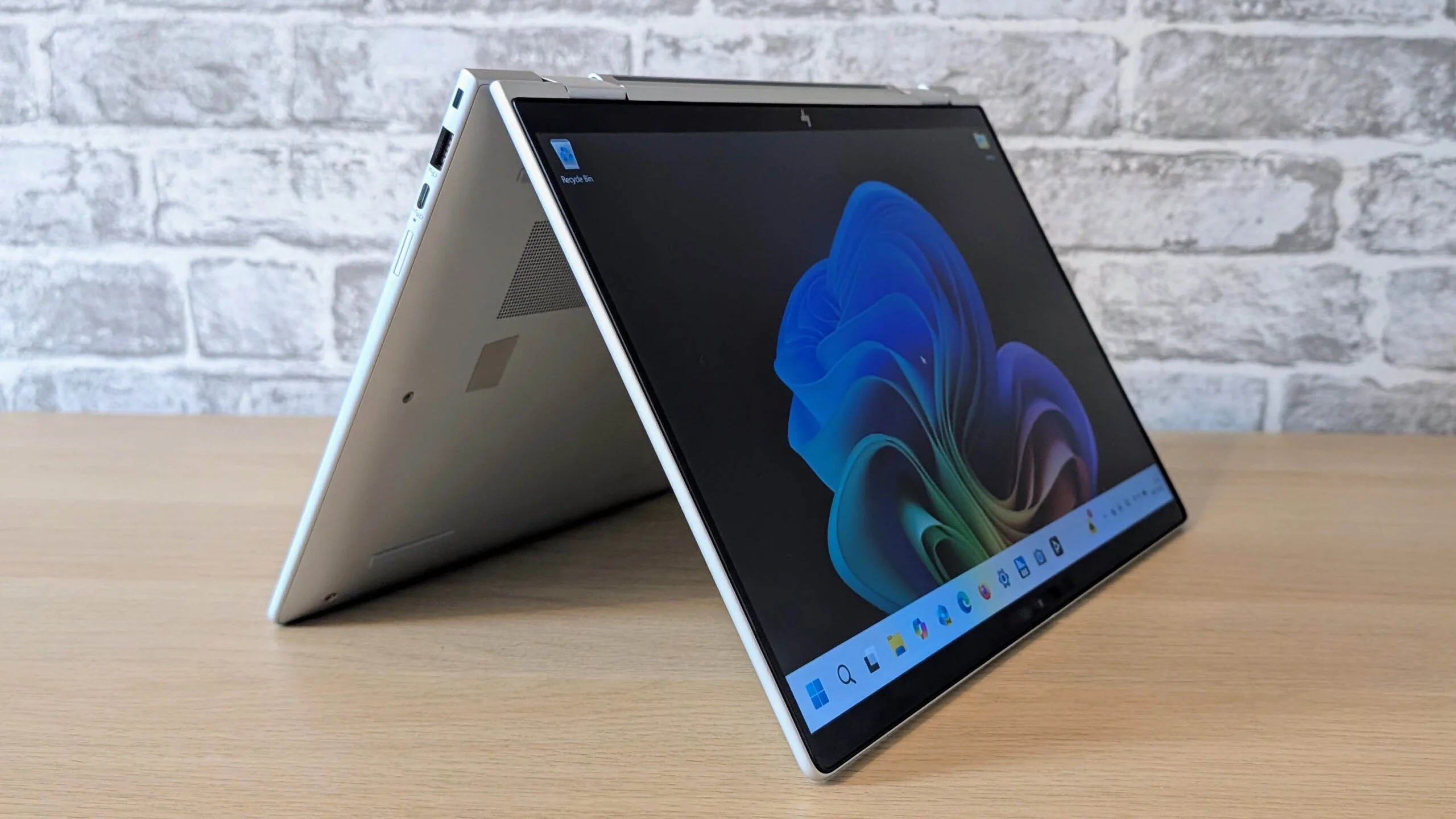 Đánh giá HP EliteBook X Flip G1i – Laptop 2 trong 1 cao cấp, linh hoạt và hiệu năng mạnh mẽ cho công việc chuyên nghiệp 15 HP EliteBook X Flip G1i12