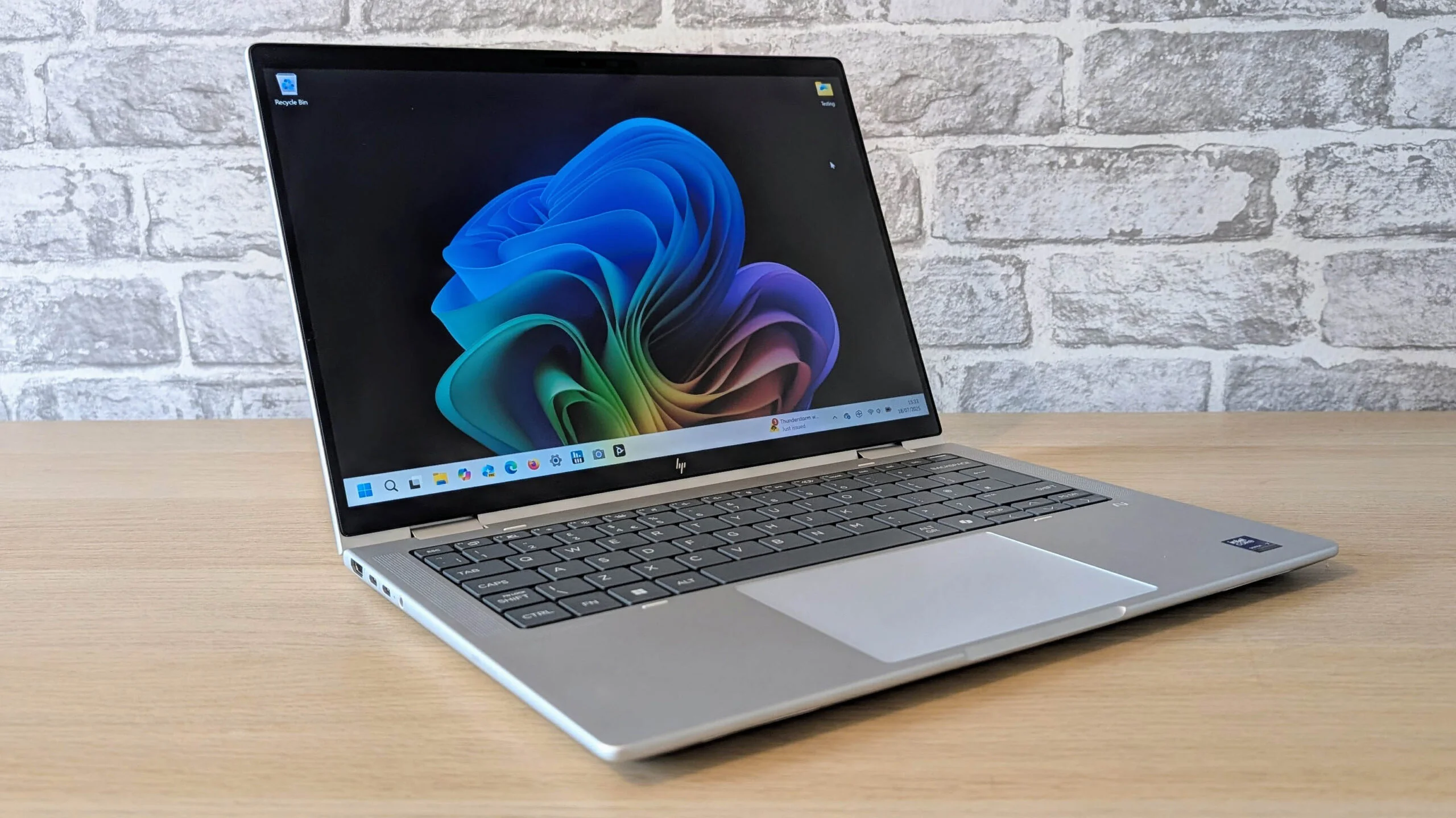 Đánh giá HP EliteBook X Flip G1i – Laptop 2 trong 1 cao cấp, linh hoạt và hiệu năng mạnh mẽ cho công việc chuyên nghiệp 22 HP EliteBook X Flip G1i13