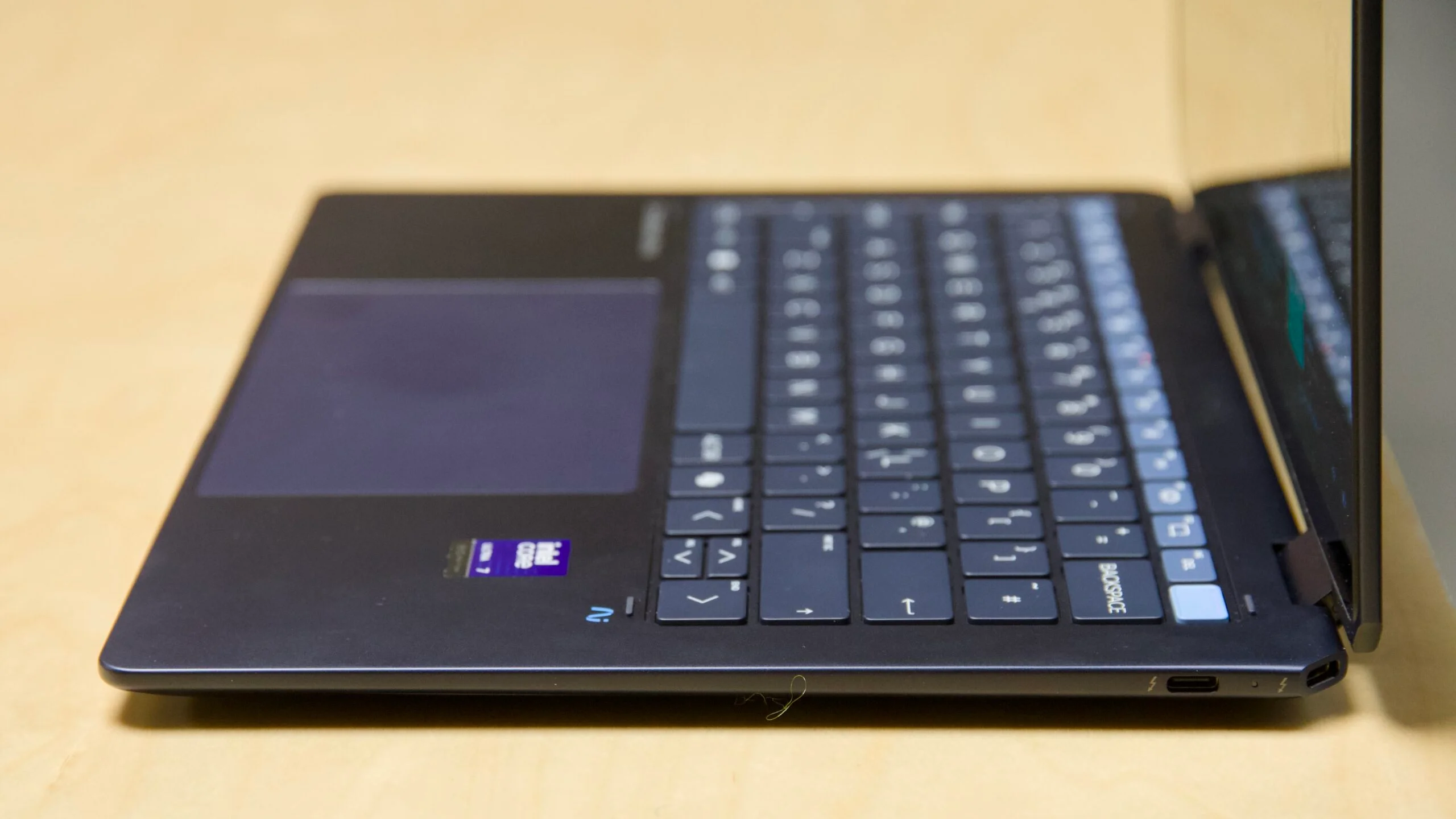 Đánh giá HP OmniBook Ultra Flip 14 – Laptop 2 trong 1 cao cấp với thiết kế xoay gập linh hoạt, hiệu năng mạnh mẽ và trải nghiệm AI hiện đại 20 HP OmniBook Ultra Flip 14.11