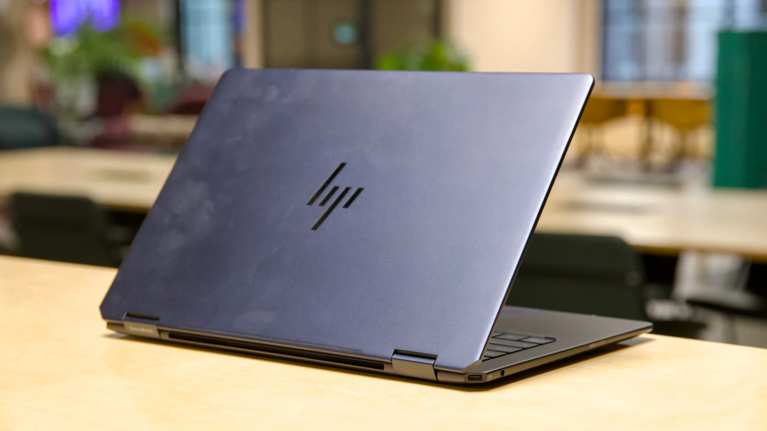 Đánh giá HP OmniBook Ultra Flip 14 – Laptop 2 trong 1 cao cấp với thiết kế xoay gập linh hoạt, hiệu năng mạnh mẽ và trải nghiệm AI hiện đại 16 HP OmniBook Ultra Flip 14.16