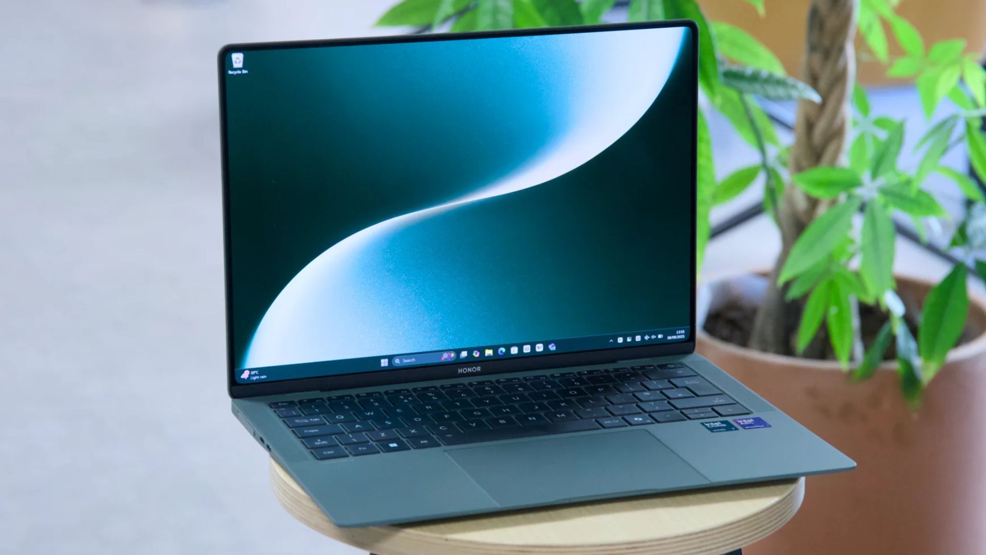 Đánh giá Honor MagicBook Art 14 (2025) – Chiếc ultrabook siêu nhẹ, thiết kế nghệ thuật và hiệu năng vượt trội cho thế hệ sáng tạo mới 1 Honor MagicBook Art 14 20251