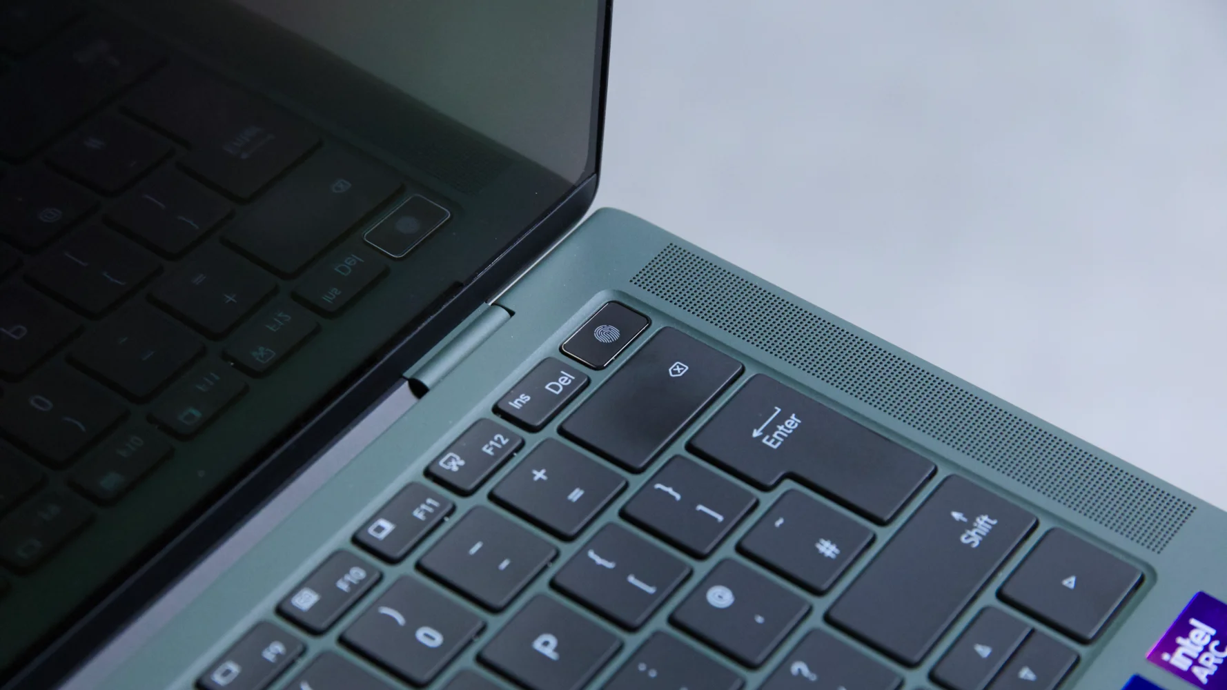 Đánh giá Honor MagicBook Art 14 (2025) – Chiếc ultrabook siêu nhẹ, thiết kế nghệ thuật và hiệu năng vượt trội cho thế hệ sáng tạo mới 31 Honor MagicBook Art 14 202512