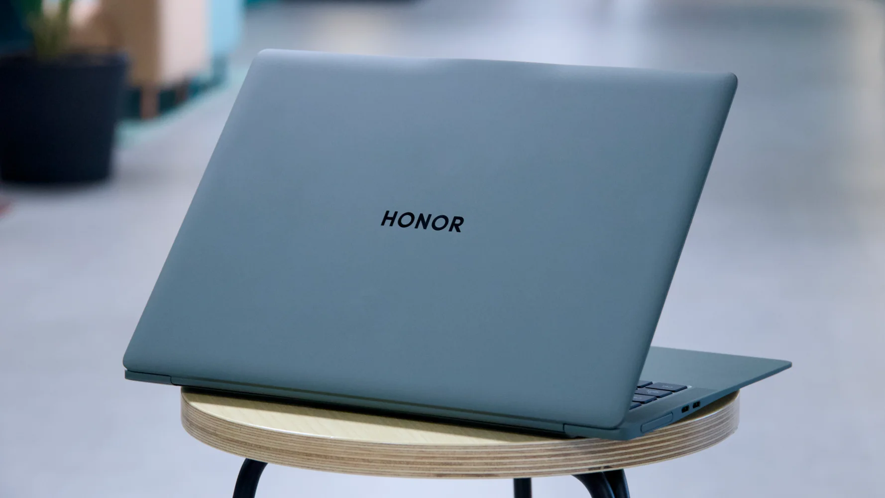 Đánh giá Honor MagicBook Art 14 (2025) – Chiếc ultrabook siêu nhẹ, thiết kế nghệ thuật và hiệu năng vượt trội cho thế hệ sáng tạo mới 20 Honor MagicBook Art 14 202513