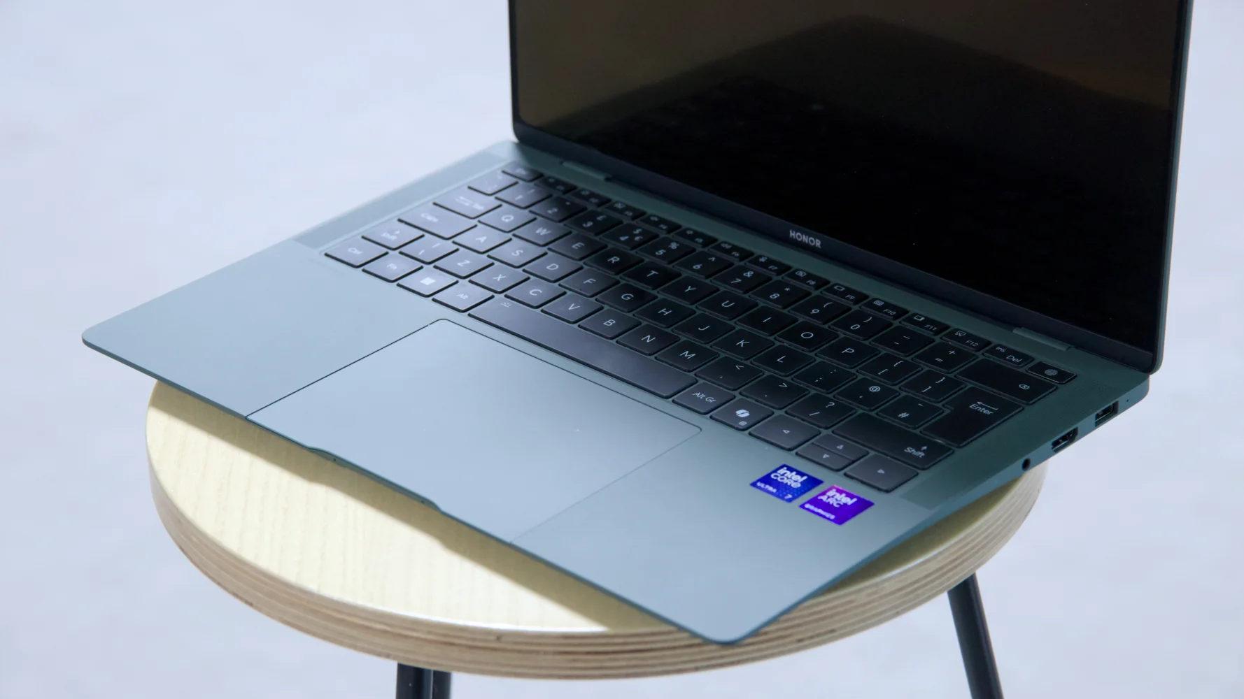 Đánh giá Honor MagicBook Art 14 (2025) – Chiếc ultrabook siêu nhẹ, thiết kế nghệ thuật và hiệu năng vượt trội cho thế hệ sáng tạo mới 27 Honor MagicBook Art 14 202514