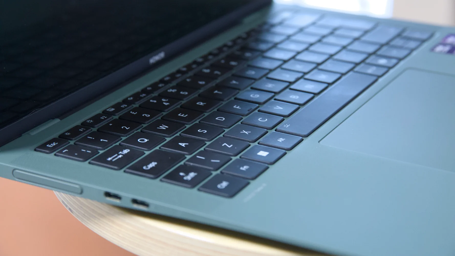 Đánh giá Honor MagicBook Art 14 (2025) – Chiếc ultrabook siêu nhẹ, thiết kế nghệ thuật và hiệu năng vượt trội cho thế hệ sáng tạo mới 23 Honor MagicBook Art 14 202516