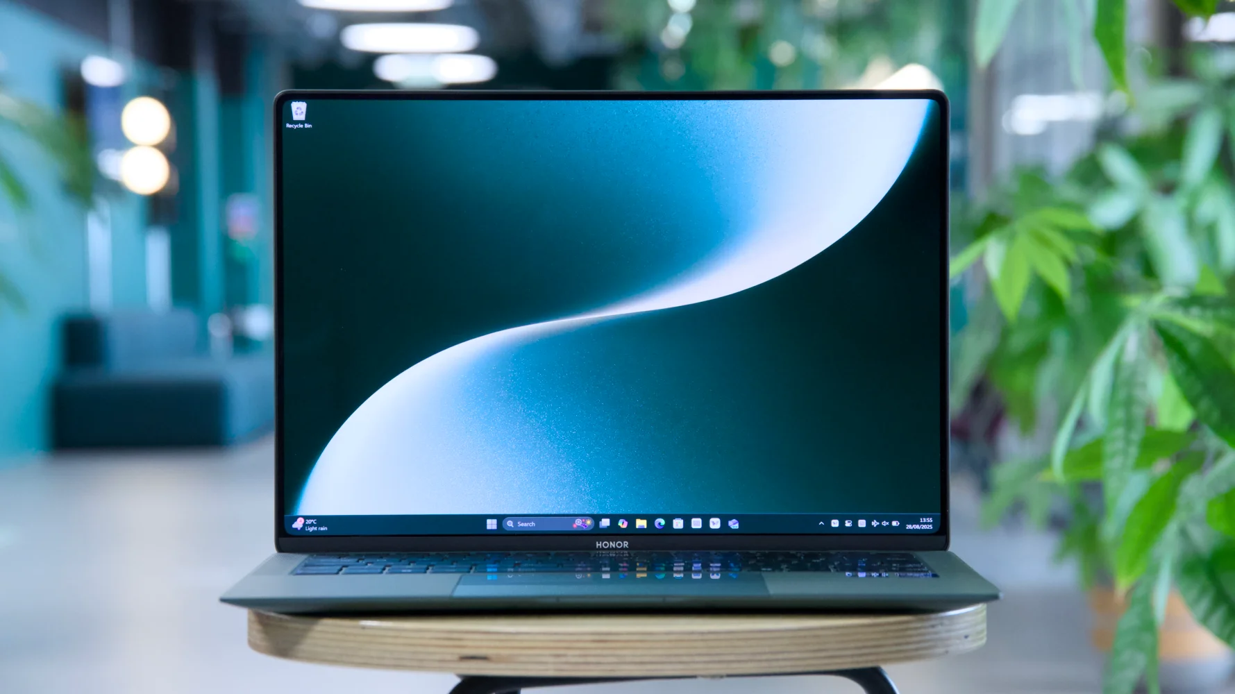 Đánh giá Honor MagicBook Art 14 (2025) – Chiếc ultrabook siêu nhẹ, thiết kế nghệ thuật và hiệu năng vượt trội cho thế hệ sáng tạo mới 30 Honor MagicBook Art 14 202517