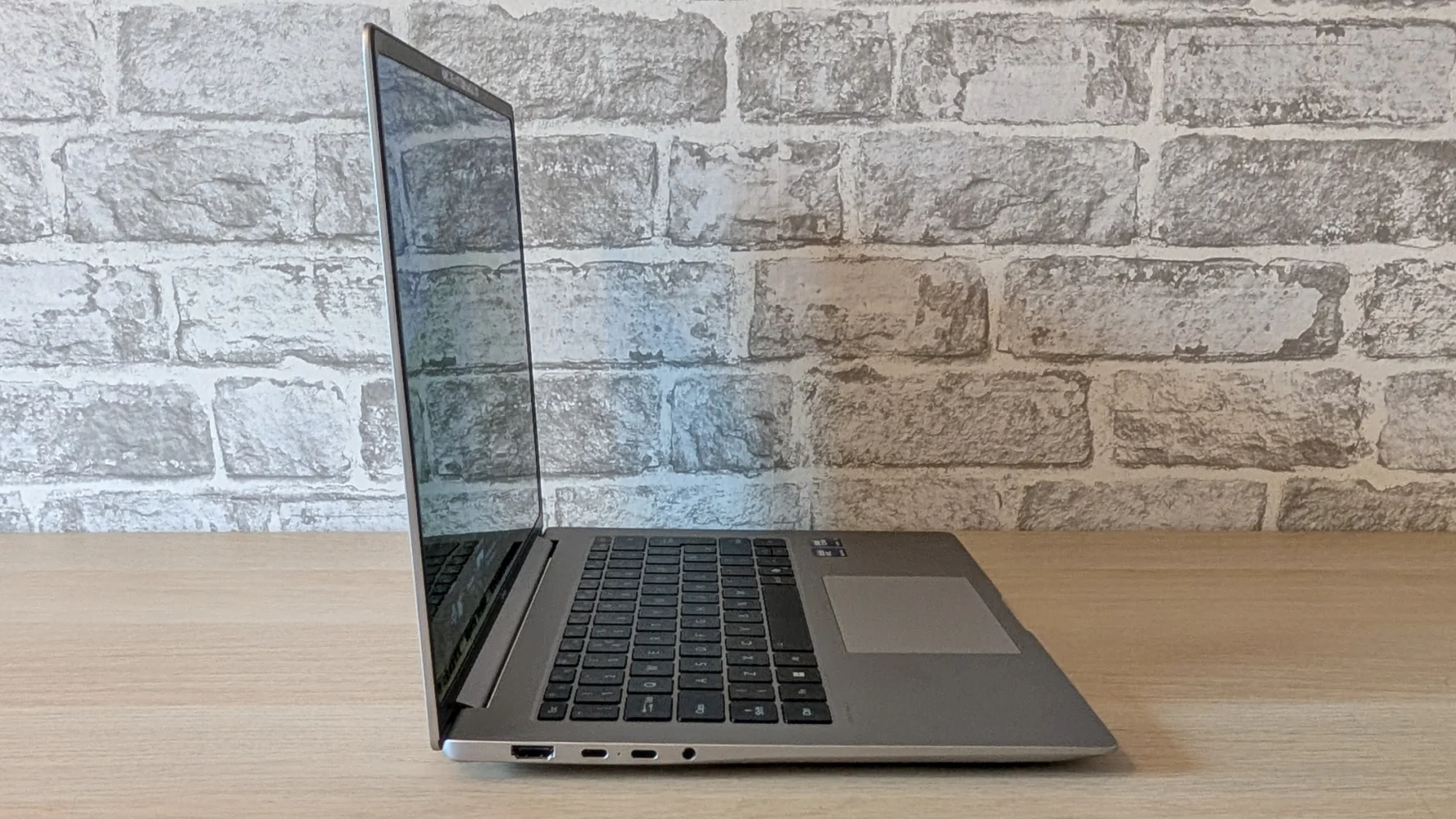 Đánh giá Honor MagicBook Pro 14 – Chiếc laptop lý tưởng cho người dùng cần hiệu năng mạnh và thiết kế cao cấp 17 Honor MagicBook Pro 1410