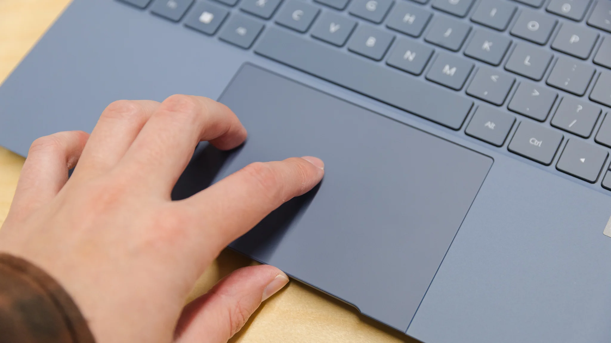 Đánh giá Huawei MateBook X Pro – Chiếc ultrabook cao cấp với thiết kế siêu mỏng nhẹ, màn hình sắc nét và hiệu năng mạnh mẽ 27 Huawei MateBook X Pro.11