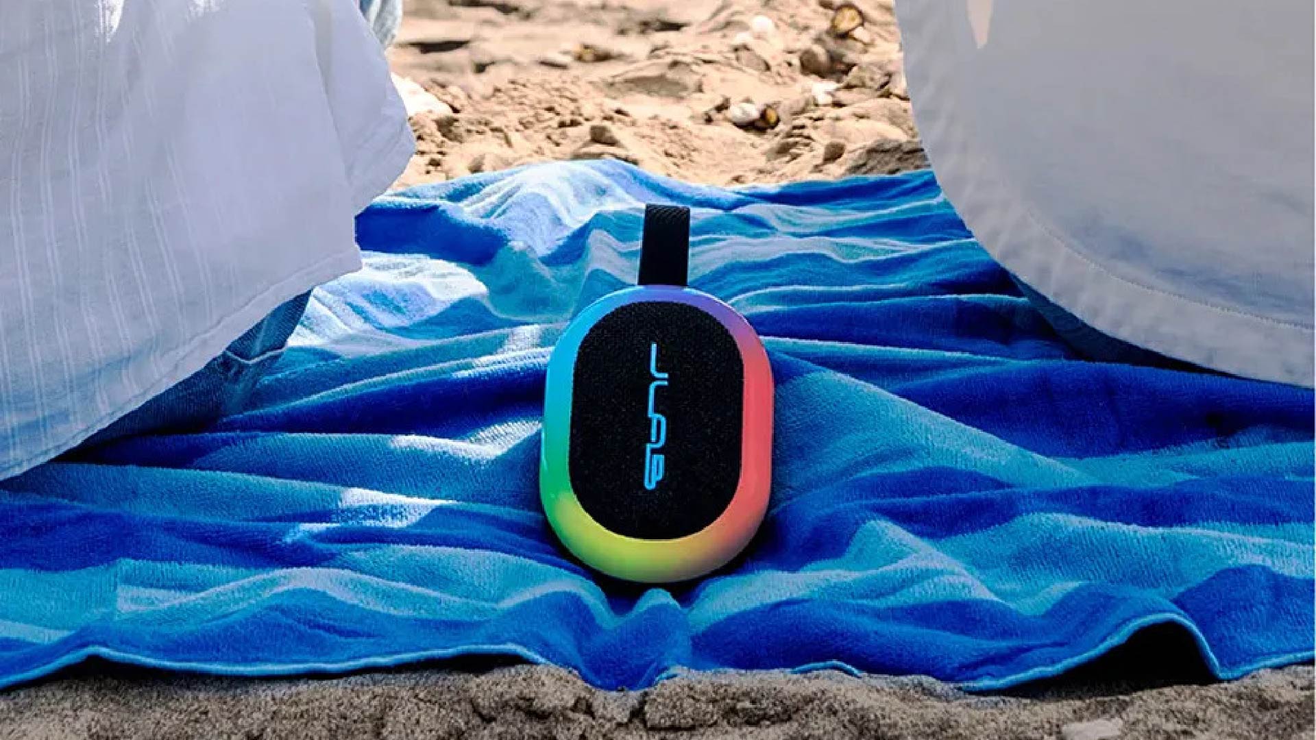 JLab Pop Party: Có gì bên trong "quái thú" tiệc tùng nhỏ gọn này? 1 JLab Pop Party 01