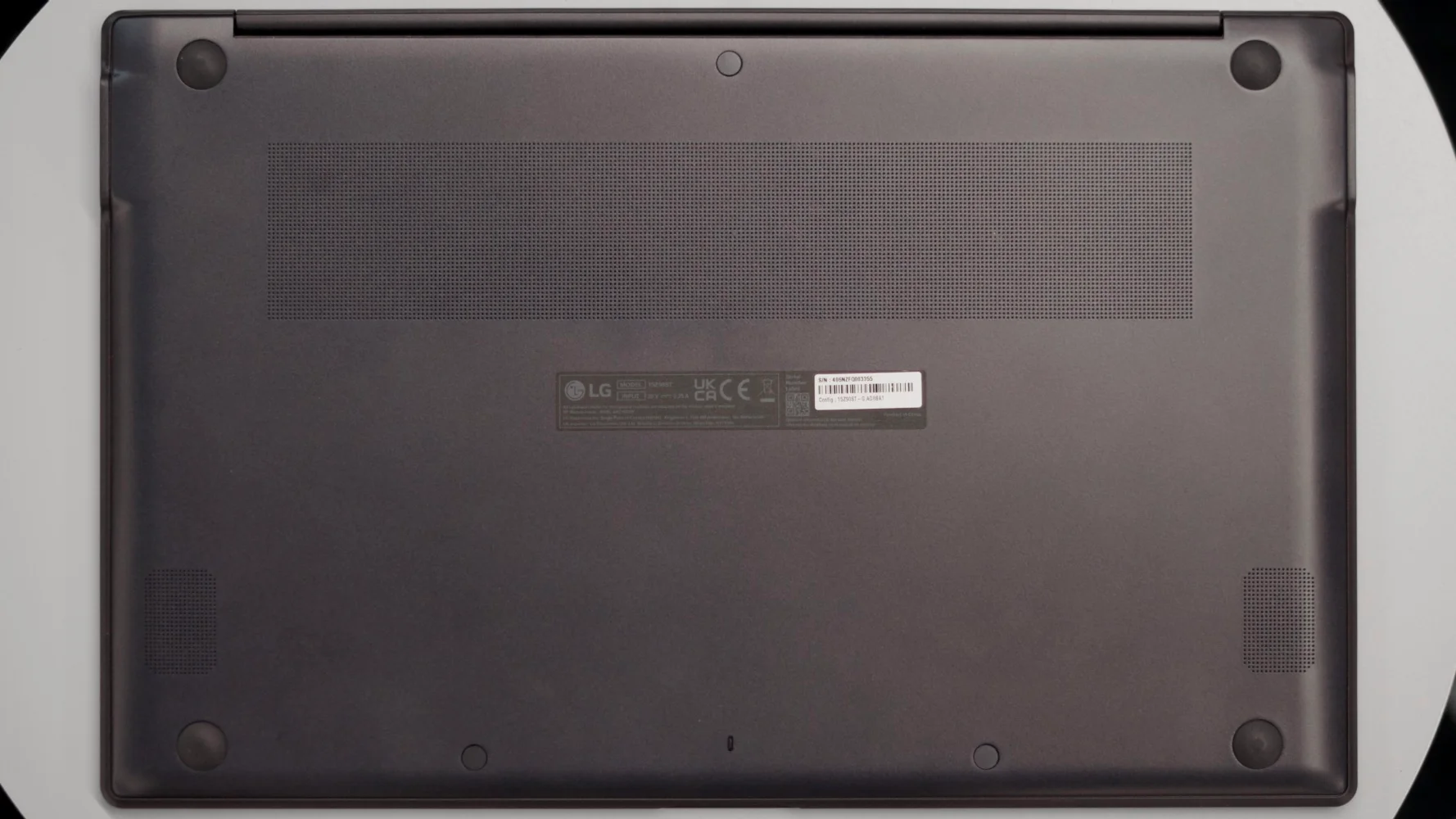 Đánh giá LG Gram SuperSlim 15.6 OLED – Siêu phẩm laptop siêu mỏng nhẹ với màn hình OLED cao cấp, hiệu năng tối ưu và tính di động vượt trội 22 LG Gram SuperSlim 15.6 OLED13