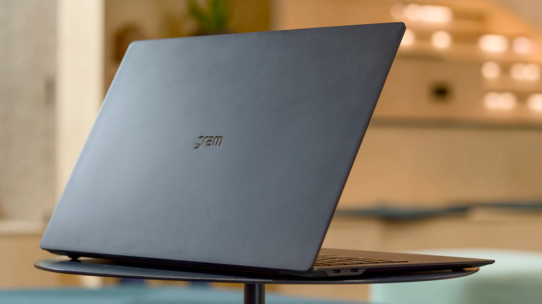 Đánh giá LG Gram SuperSlim 15.6 OLED – Siêu phẩm laptop siêu mỏng nhẹ với màn hình OLED cao cấp, hiệu năng tối ưu và tính di động vượt trội 18 LG Gram SuperSlim 15.6 OLED18