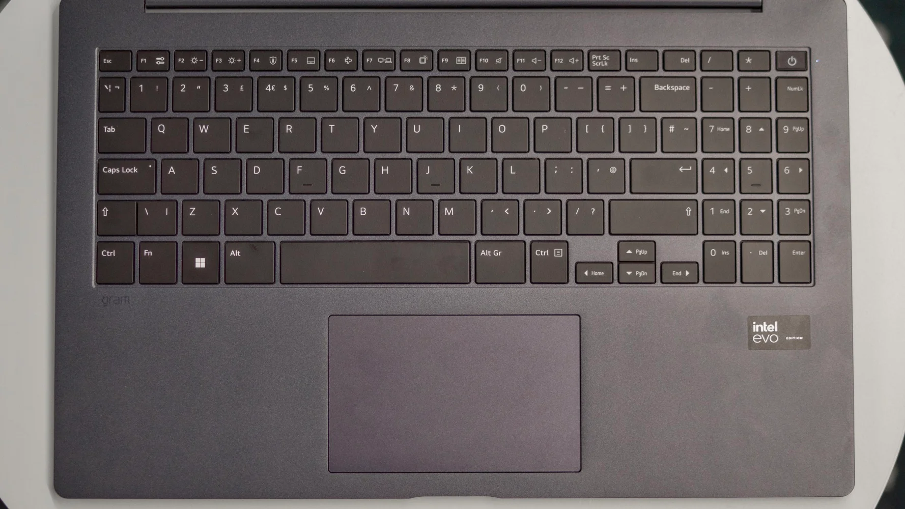 Đánh giá LG Gram SuperSlim 15.6 OLED – Siêu phẩm laptop siêu mỏng nhẹ với màn hình OLED cao cấp, hiệu năng tối ưu và tính di động vượt trội 23 LG Gram SuperSlim 15.6 OLED9