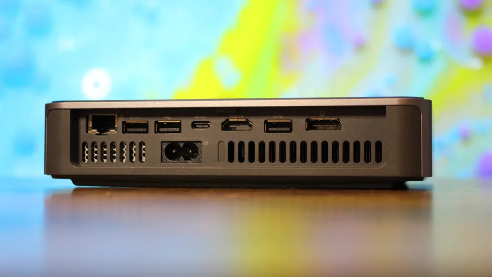 Đánh giá Lenovo IdeaCentre Mini X – Máy tính để bàn siêu nhỏ gọn với hiệu năng mạnh mẽ cho mọi nhu cầu văn phòng và giải trí 9 Lenovo IdeaCentre Mini X6.jpg