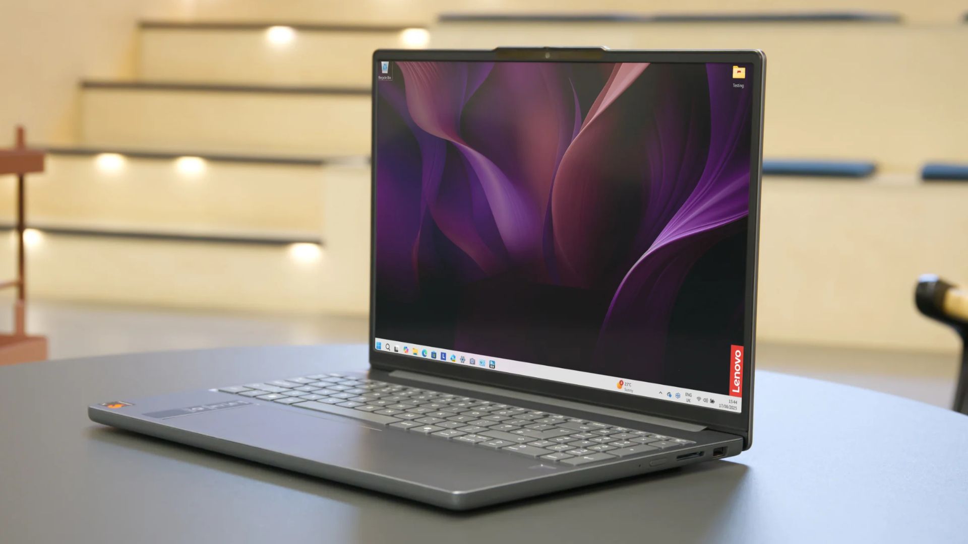 Đánh giá Lenovo IdeaPad Slim 3x Gen 10 – Laptop Snapdragon nhẹ, pin bền và hiệu năng tối ưu cho học tập, làm việc mỗi ngày 1 Lenovo IdeaPad Slim 3x Gen 101