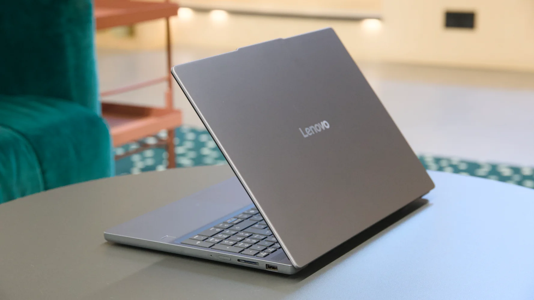 Đánh giá Lenovo IdeaPad Slim 3x Gen 10 – Laptop Snapdragon nhẹ, pin bền và hiệu năng tối ưu cho học tập, làm việc mỗi ngày 15 Lenovo IdeaPad Slim 3x Gen 1011