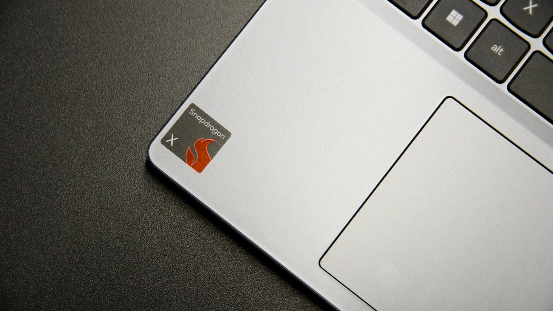 Đánh giá Lenovo IdeaPad Slim 3x Gen 10 – Laptop Snapdragon nhẹ, pin bền và hiệu năng tối ưu cho học tập, làm việc mỗi ngày 25 Lenovo IdeaPad Slim 3x Gen 1014