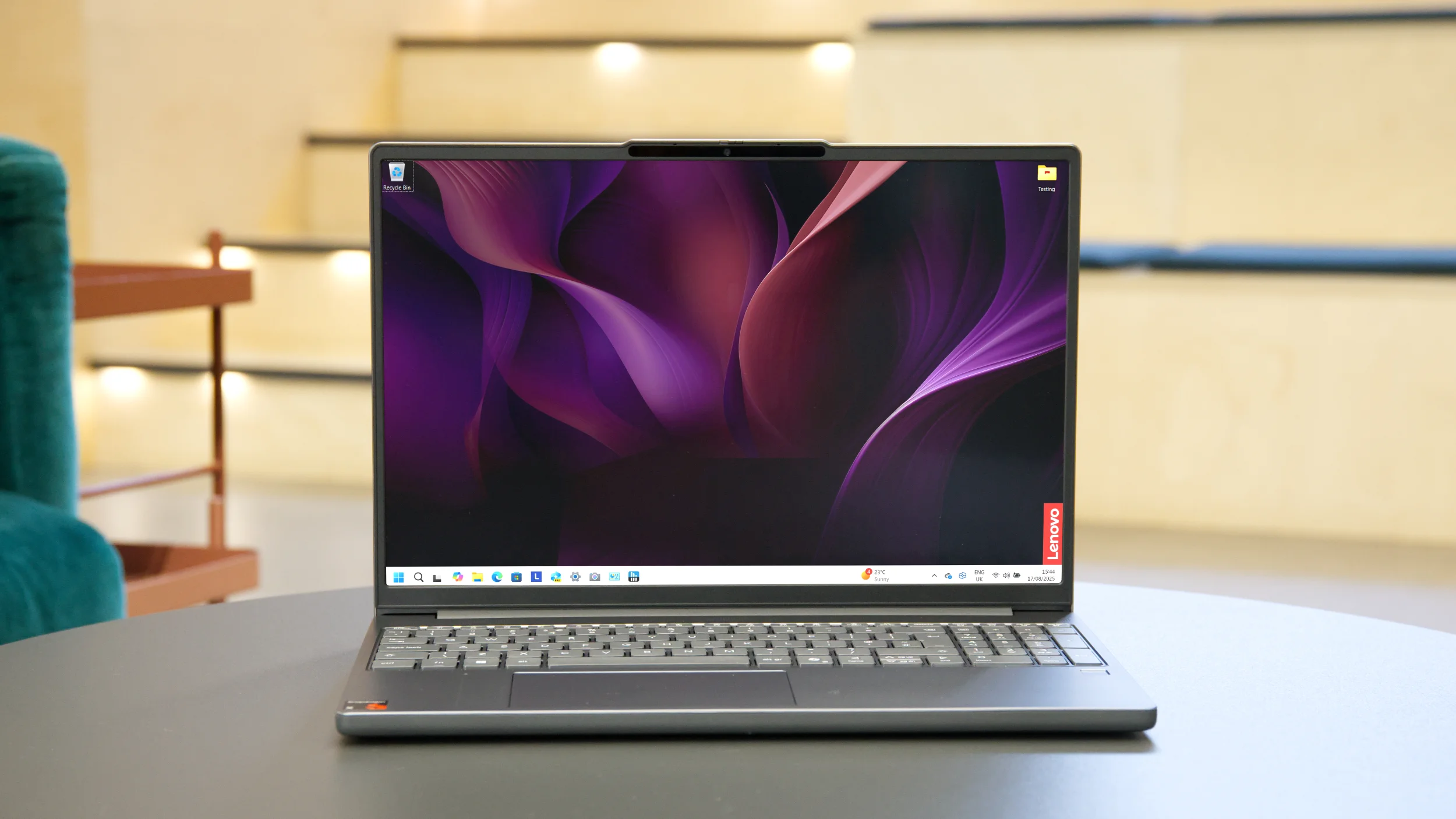 Đánh giá Lenovo IdeaPad Slim 3x Gen 10 – Laptop Snapdragon nhẹ, pin bền và hiệu năng tối ưu cho học tập, làm việc mỗi ngày 19 Lenovo IdeaPad Slim 3x Gen 1015