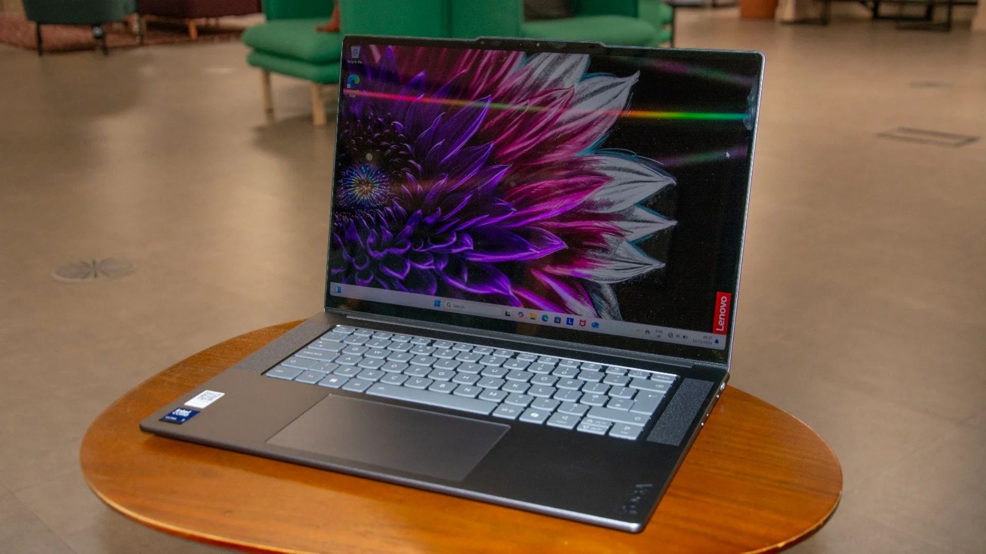 Lenovo Yoga Slim 7i Gen 9 Aura Edition1